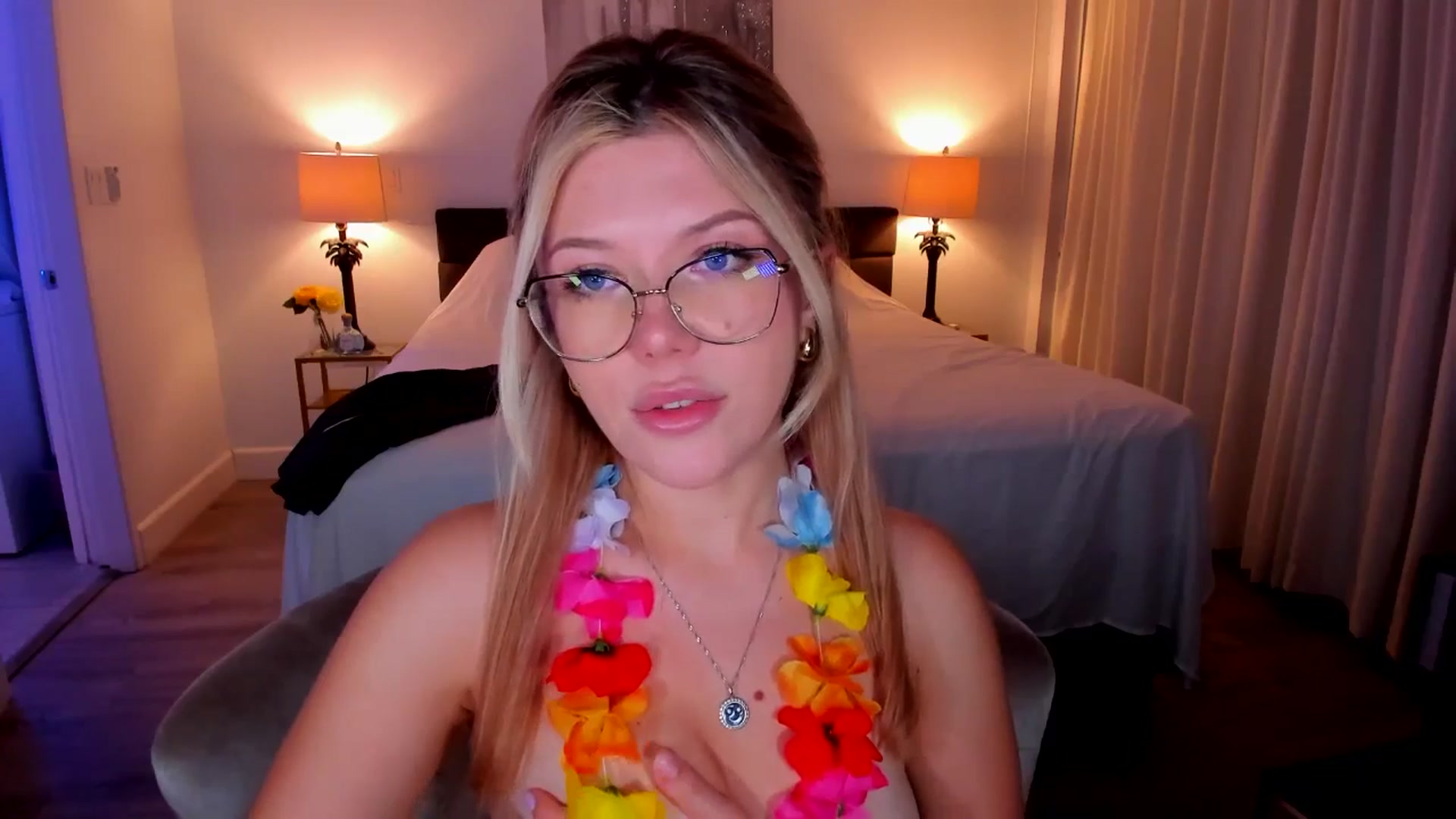 Gallery image thumbnail from Just_Vi's myfreecams stream on, 09/23/2025, 08:21 image 16 of 20