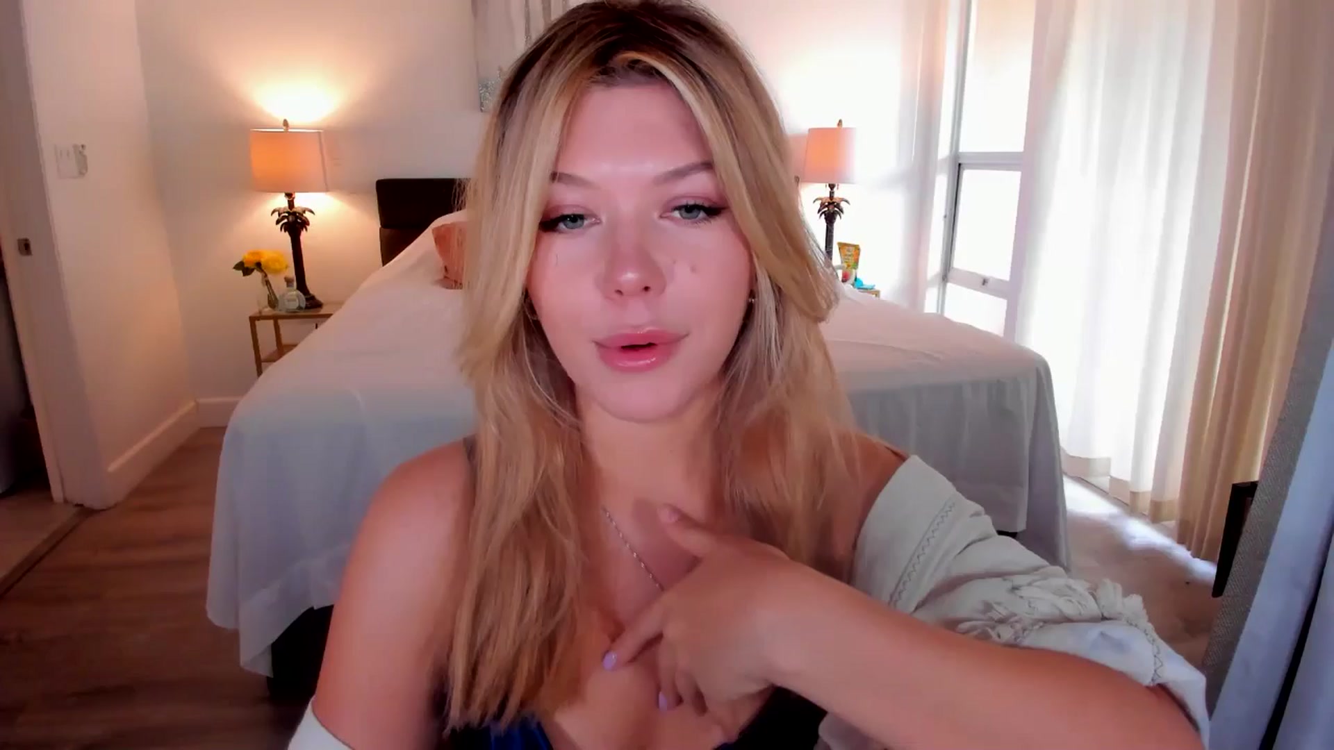 Gallery image thumbnail from Just_Vi's myfreecams stream on, 09/27/2025, 04:11 image 1 of 20