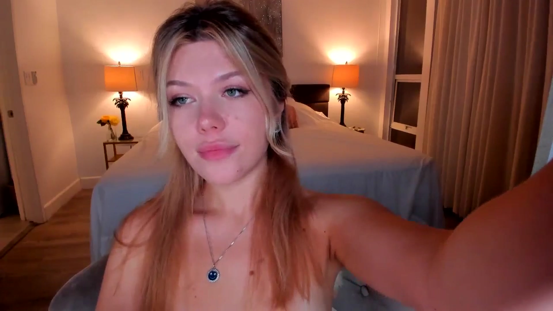 Gallery image thumbnail from Just_Vi's myfreecams stream on, 09/28/2025, 08:18 image 14 of 20