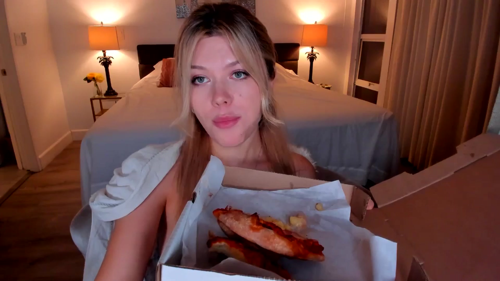 Gallery image thumbnail from Just_Vi's myfreecams stream on, 09/28/2025, 08:18 image 9 of 20
