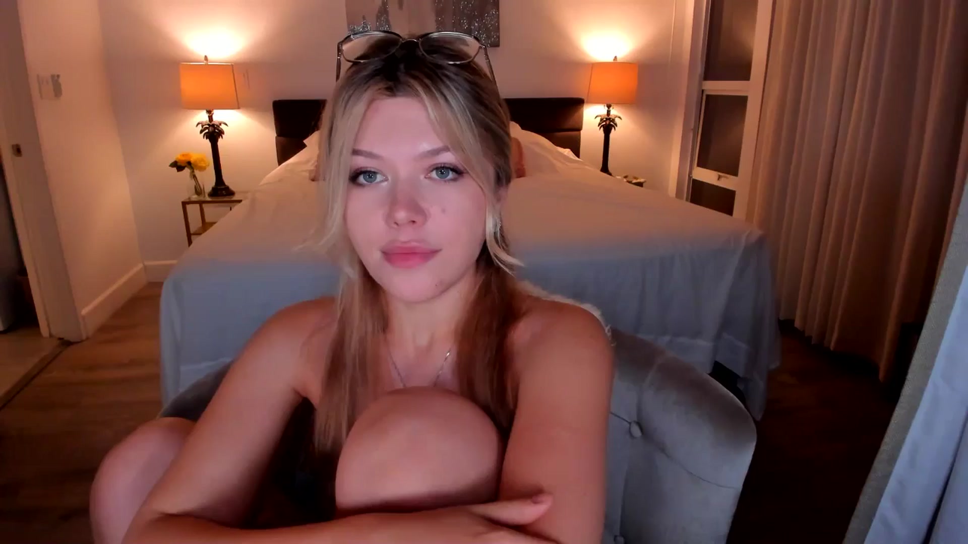 Gallery image thumbnail from Just_Vi's myfreecams stream on, 09/28/2025, 08:18 image 1 of 20