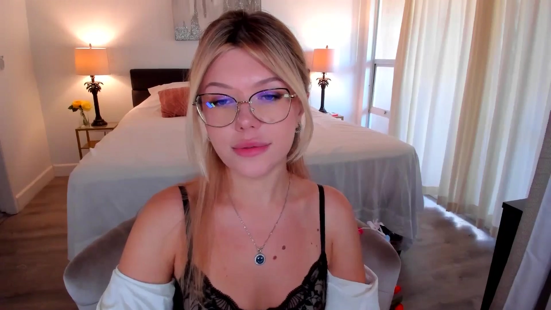 Gallery image thumbnail from Just_Vi's myfreecams stream on, 09/30/2025, 07:17 image 3 of 20