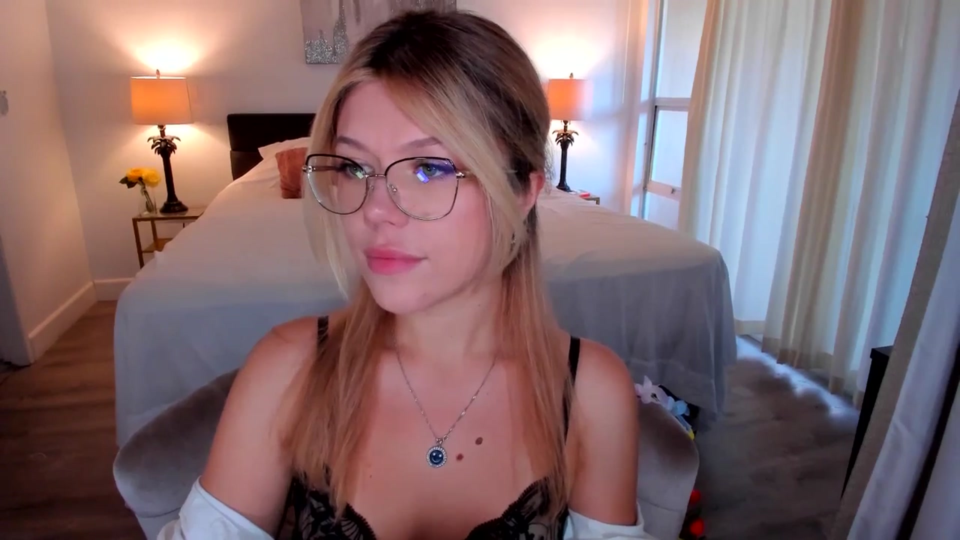 Gallery image thumbnail from Just_Vi's myfreecams stream on, 09/30/2025, 07:17 image 5 of 20