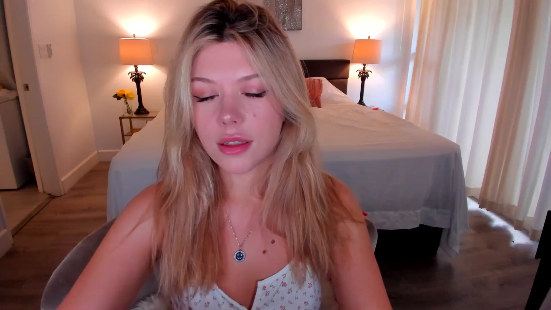 Gallery image thumbnail from Just_Vi's myfreecams stream on, 10/02/2025, 06:13 image 1 of 20
