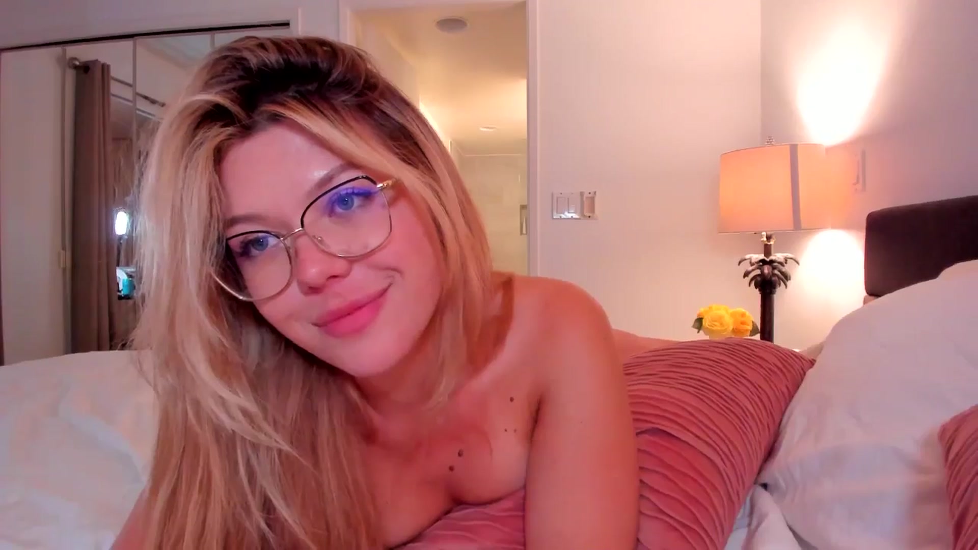 Gallery image thumbnail from Just_Vi's myfreecams stream on, 10/04/2025, 08:40 image 19 of 20