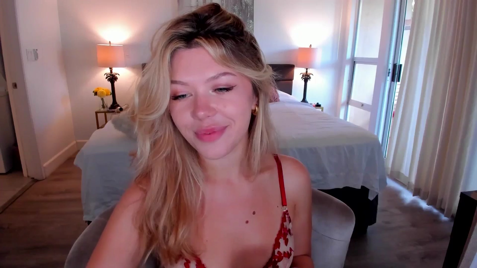 Gallery image thumbnail from Just_Vi's myfreecams stream on, 10/05/2025, 02:45 image 16 of 20
