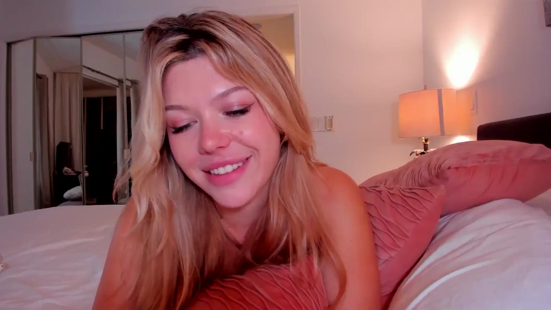 Gallery image thumbnail from Just_Vi's myfreecams stream on, 10/05/2025, 08:26 image 18 of 20