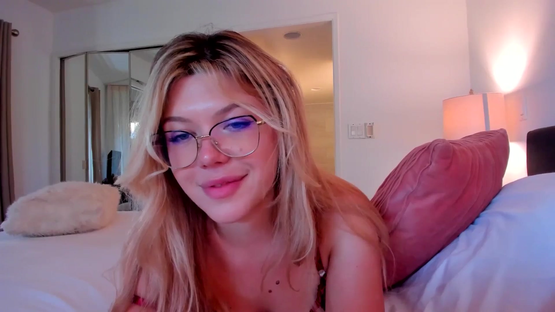 Gallery image thumbnail from Just_Vi's myfreecams stream on, 10/05/2025, 08:26 image 2 of 20