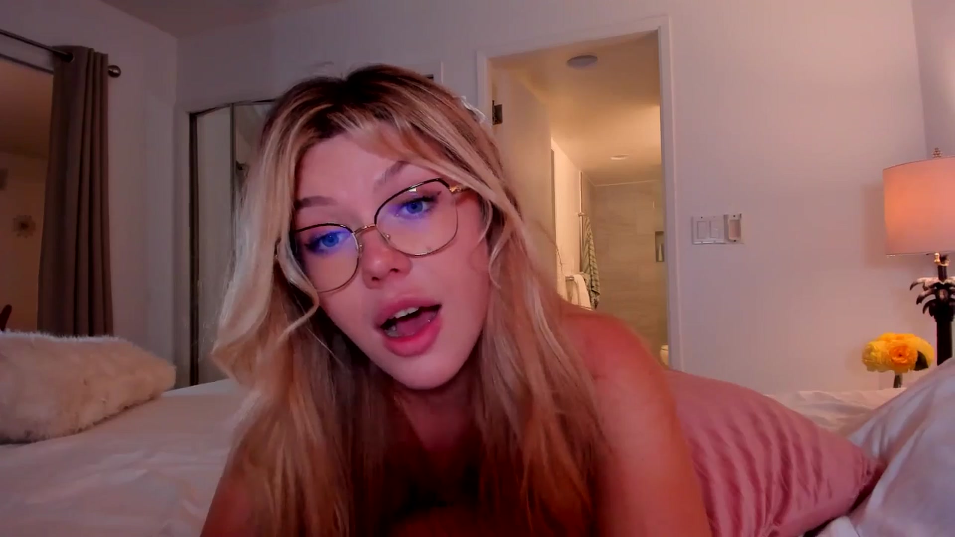 Gallery image thumbnail from Just_Vi's myfreecams stream on, 10/05/2025, 08:26 image 5 of 20