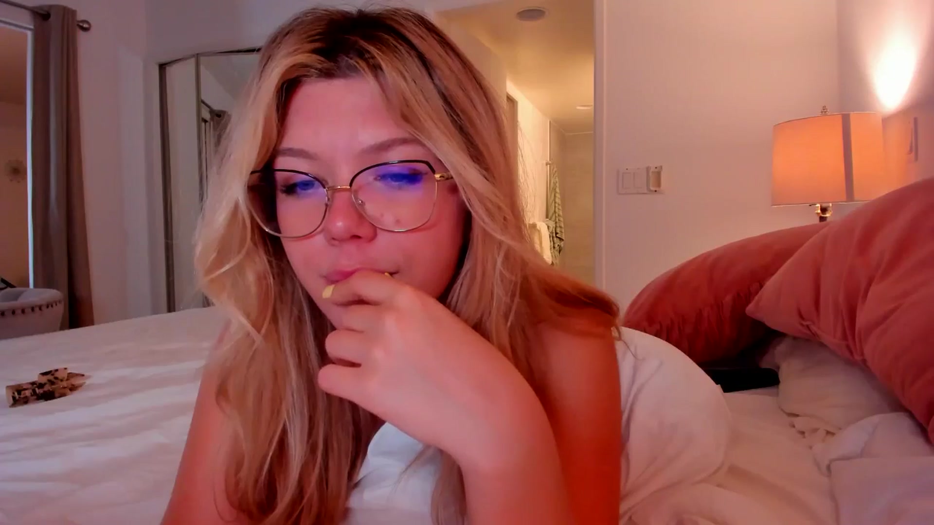 Gallery image thumbnail from Just_Vi's myfreecams stream on, 10/05/2025, 09:34 image 20 of 20