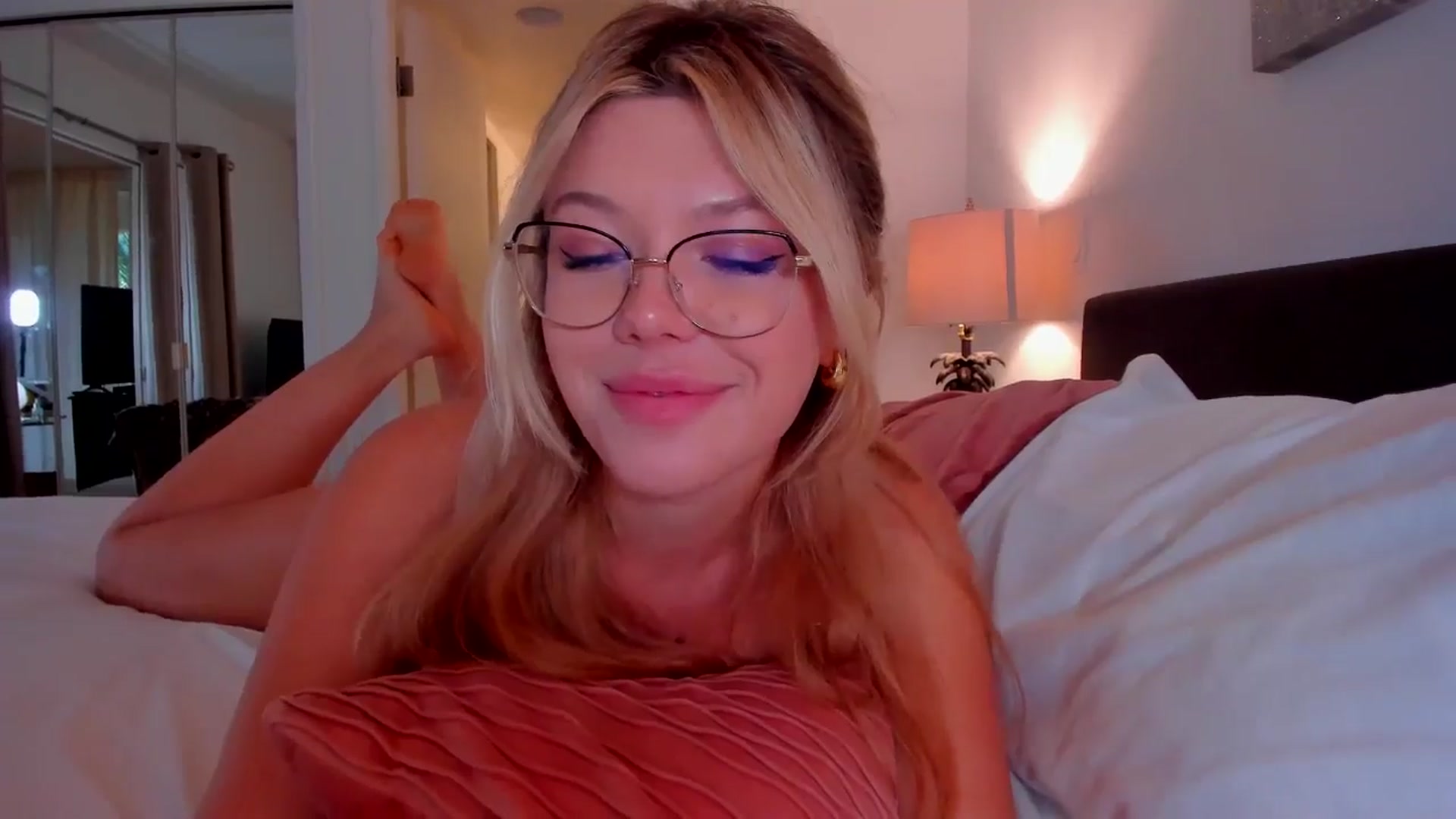 Gallery image thumbnail from Just_Vi's myfreecams stream on, 10/07/2025, 07:14 image 6 of 20