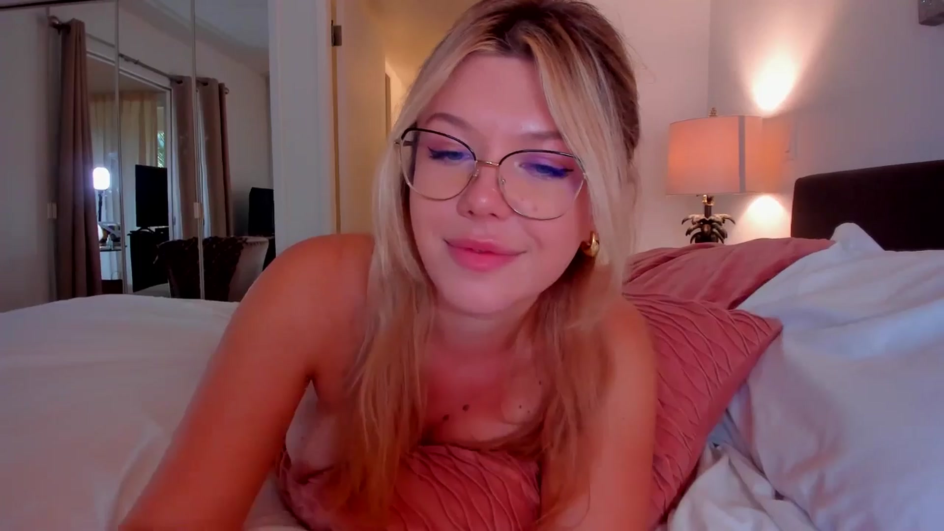 Gallery image thumbnail from Just_Vi's myfreecams stream on, 10/07/2025, 07:14 image 5 of 20