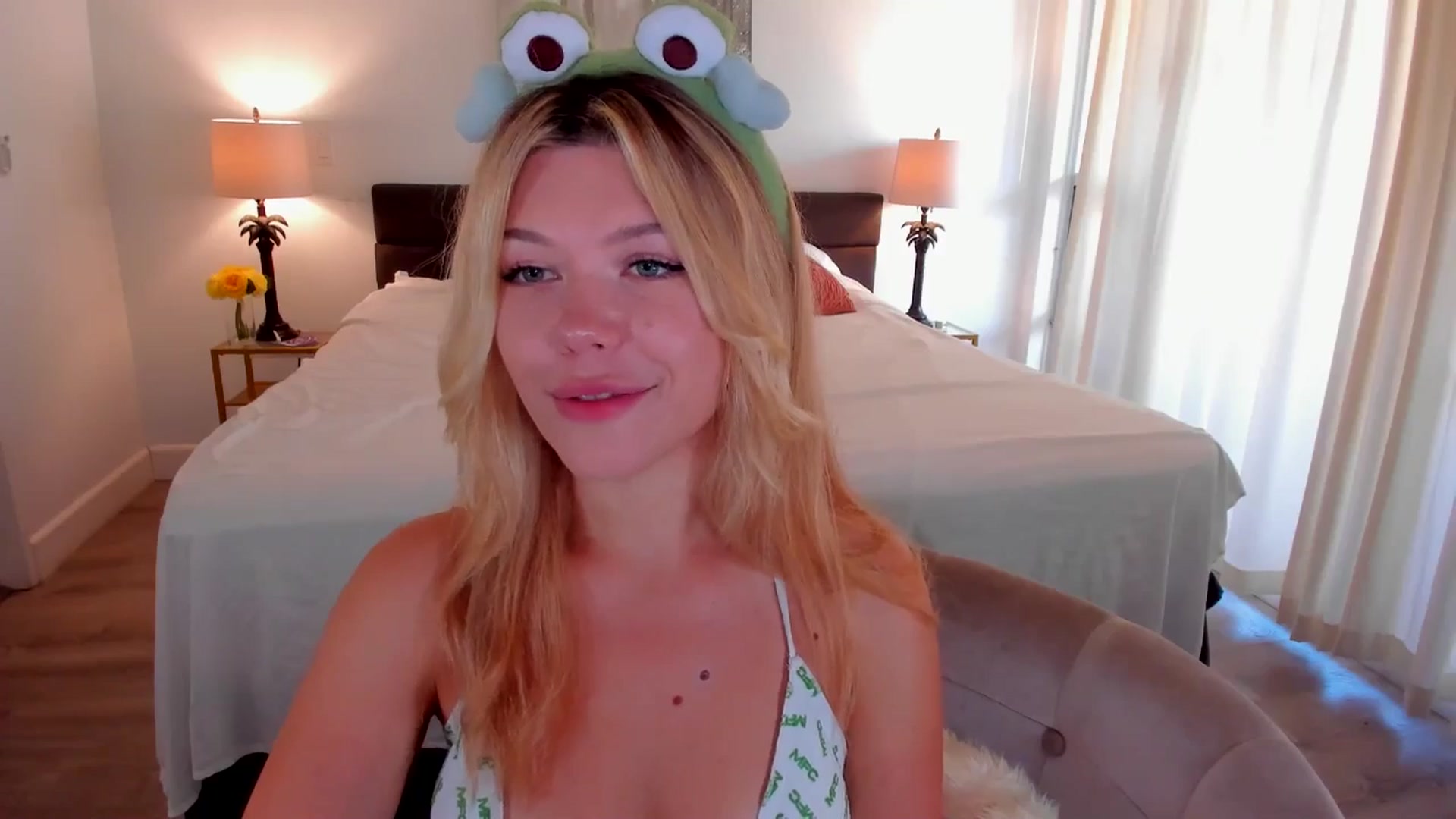 Gallery image thumbnail from Just_Vi's myfreecams stream on, 10/11/2025, 04:58 image 4 of 20