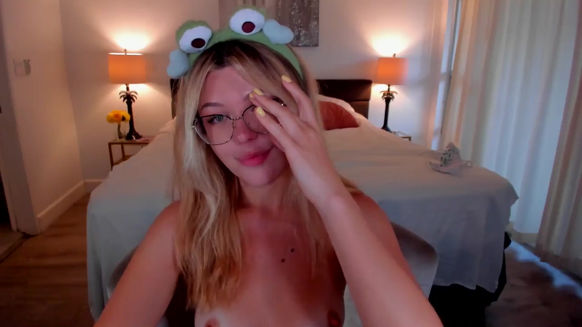 Gallery image thumbnail from Just_Vi's myfreecams stream on, 10/11/2025, 04:58 image 16 of 20