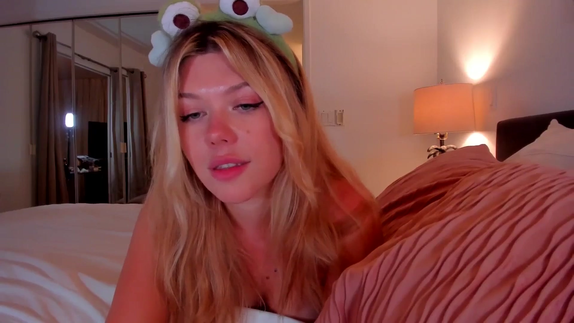 Gallery image thumbnail from Just_Vi's myfreecams stream on, 10/11/2025, 06:35 image 18 of 20