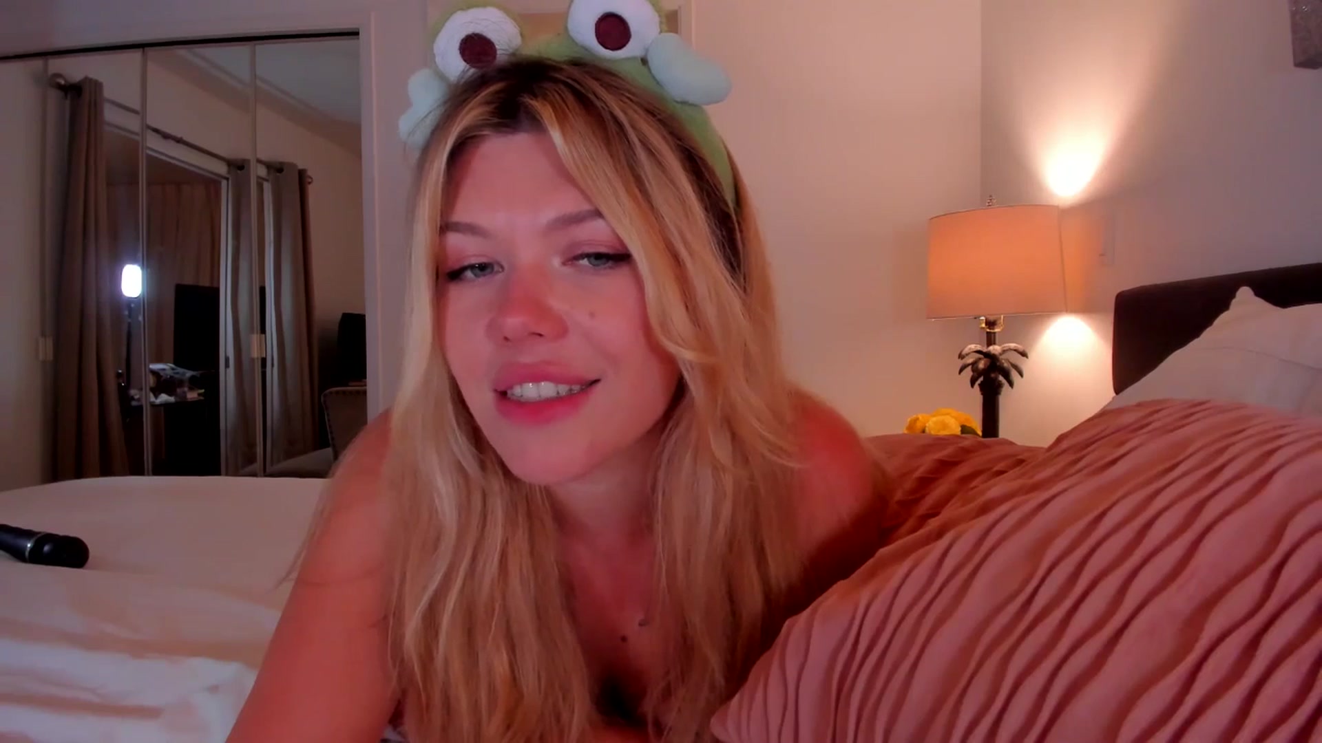 Gallery image thumbnail from Just_Vi's myfreecams stream on, 10/11/2025, 06:35 image 15 of 20