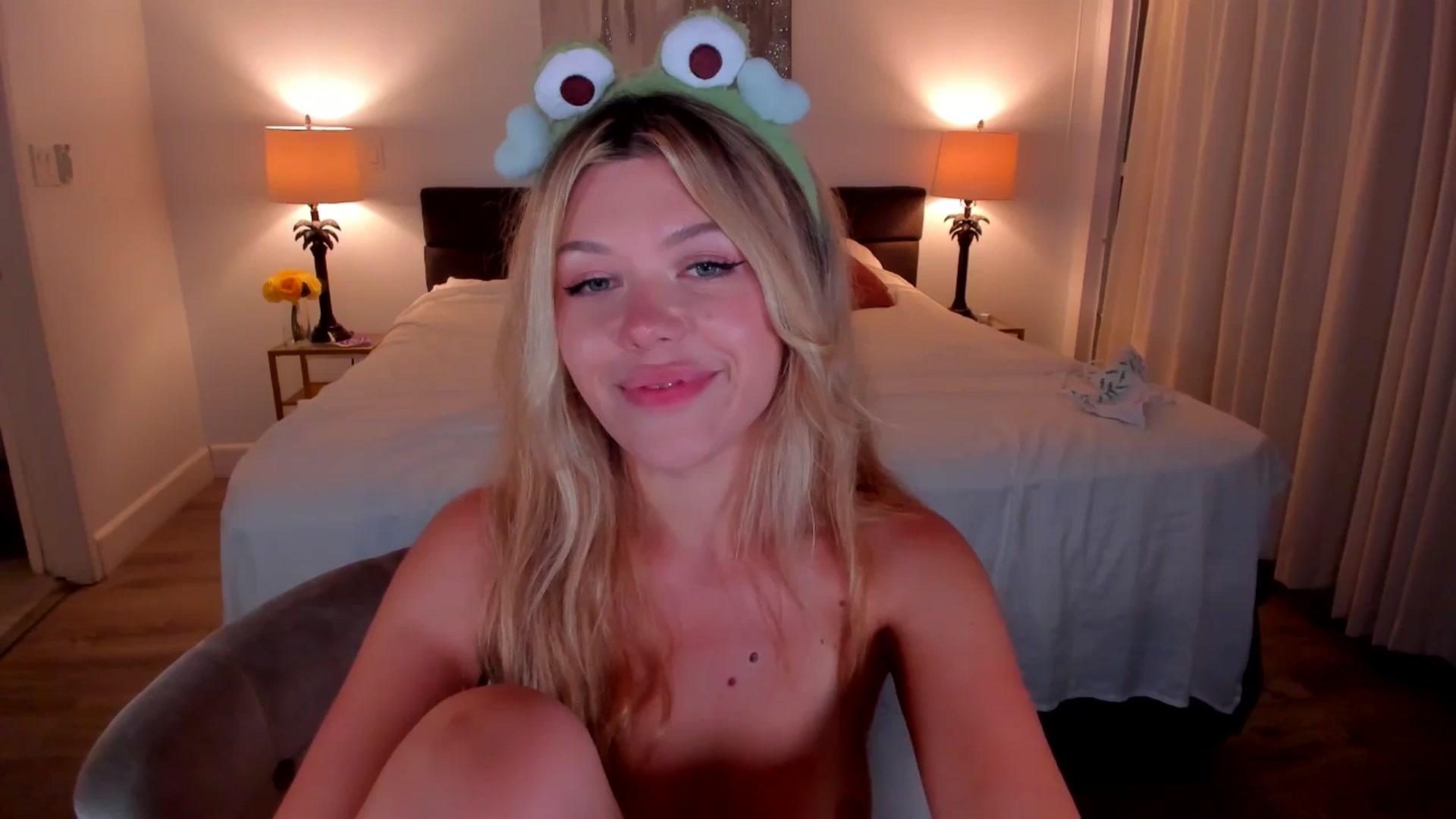 Gallery image thumbnail from Just_Vi's myfreecams stream on, 10/11/2025, 06:35 image 4 of 20
