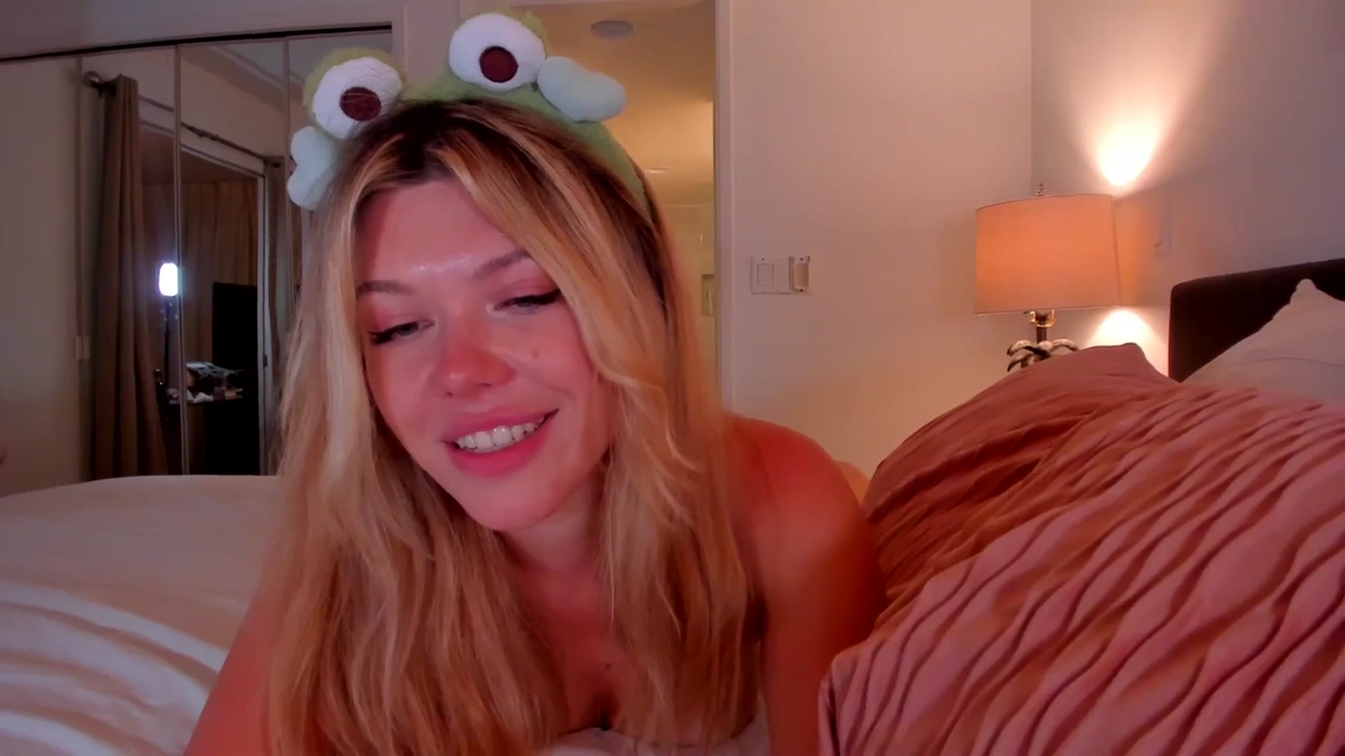 Gallery image thumbnail from Just_Vi's myfreecams stream on, 10/11/2025, 06:35 image 19 of 20