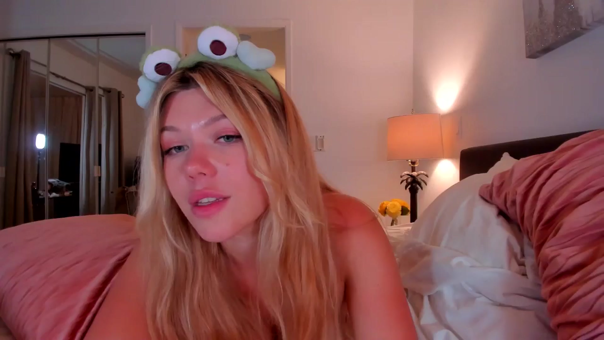 Gallery image thumbnail from Just_Vi's myfreecams stream on, 10/11/2025, 08:19 image 14 of 20