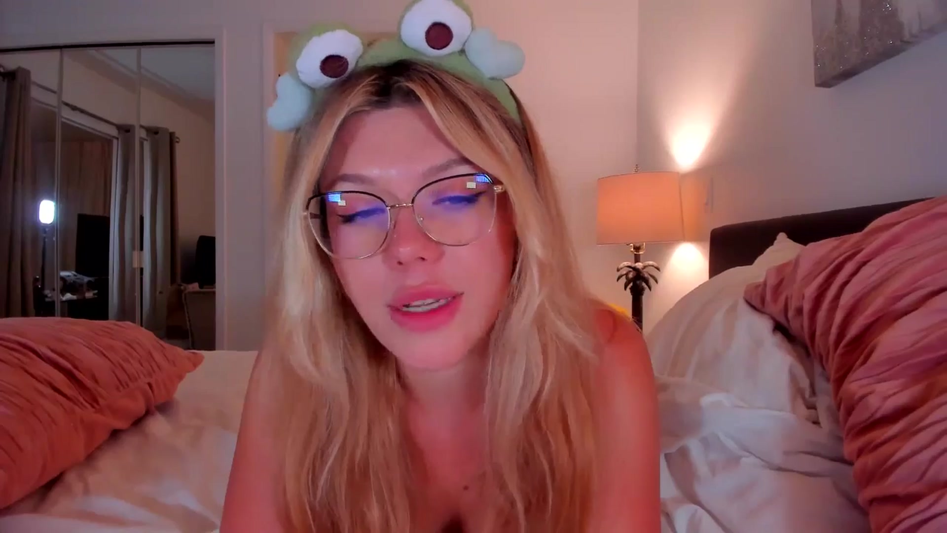 Gallery image thumbnail from Just_Vi's myfreecams stream on, 10/11/2025, 08:19 image 13 of 20