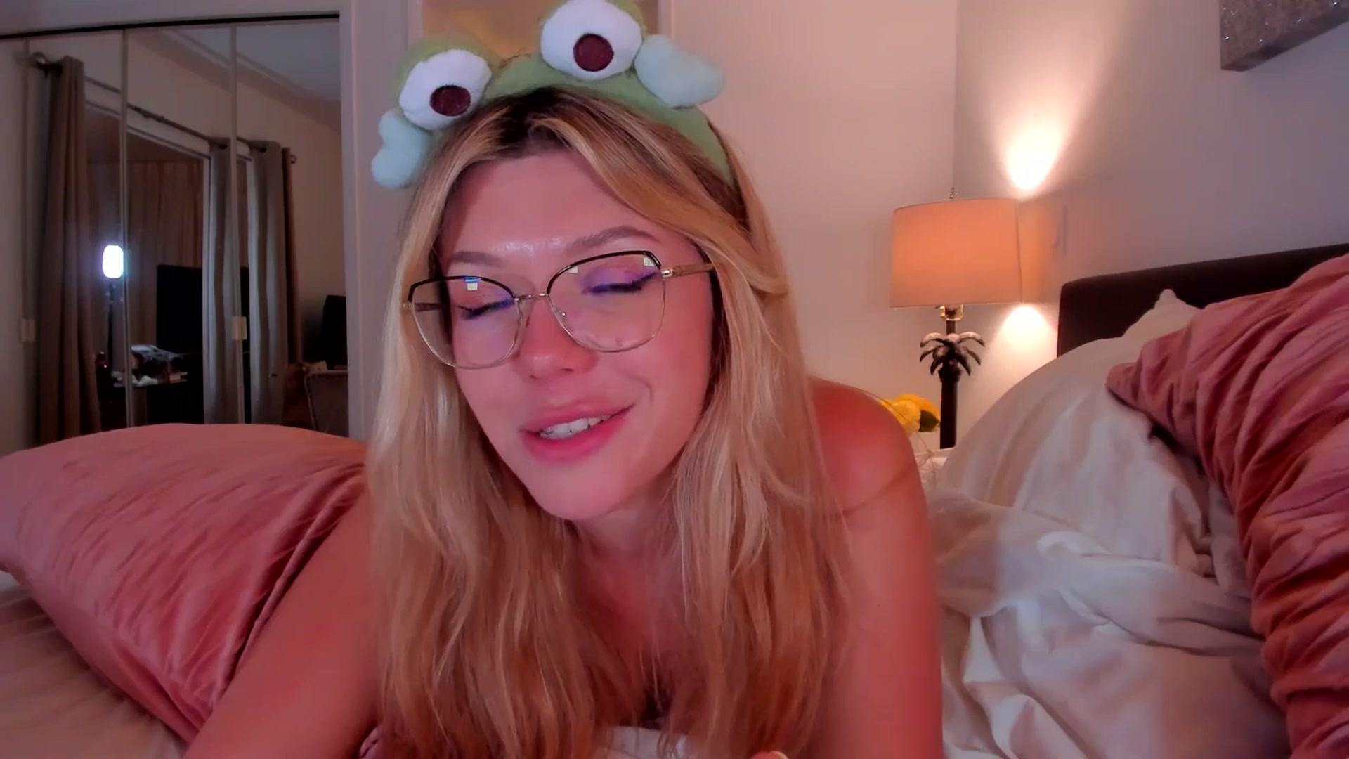 Gallery image thumbnail from Just_Vi's myfreecams stream on, 10/11/2025, 08:19 image 15 of 20