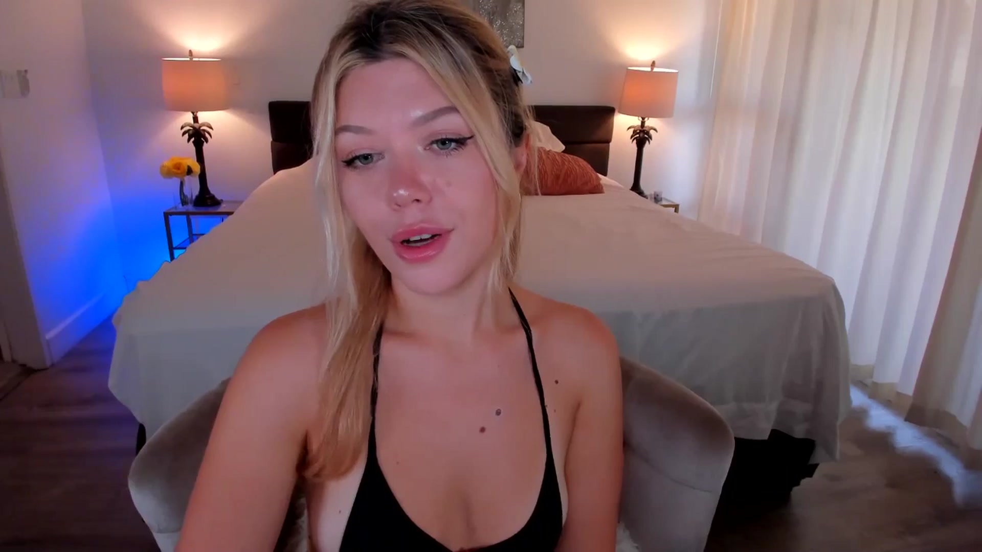 Gallery image thumbnail from Just_Vi's myfreecams stream on, 10/12/2025, 02:46 image 15 of 20