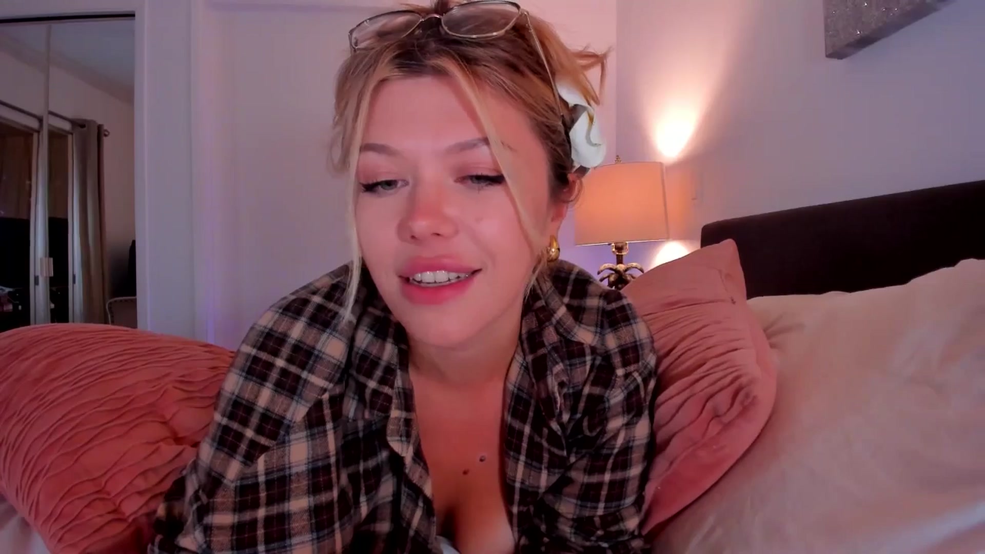Gallery image thumbnail from Just_Vi's myfreecams stream on, 10/12/2025, 07:41 image 20 of 20