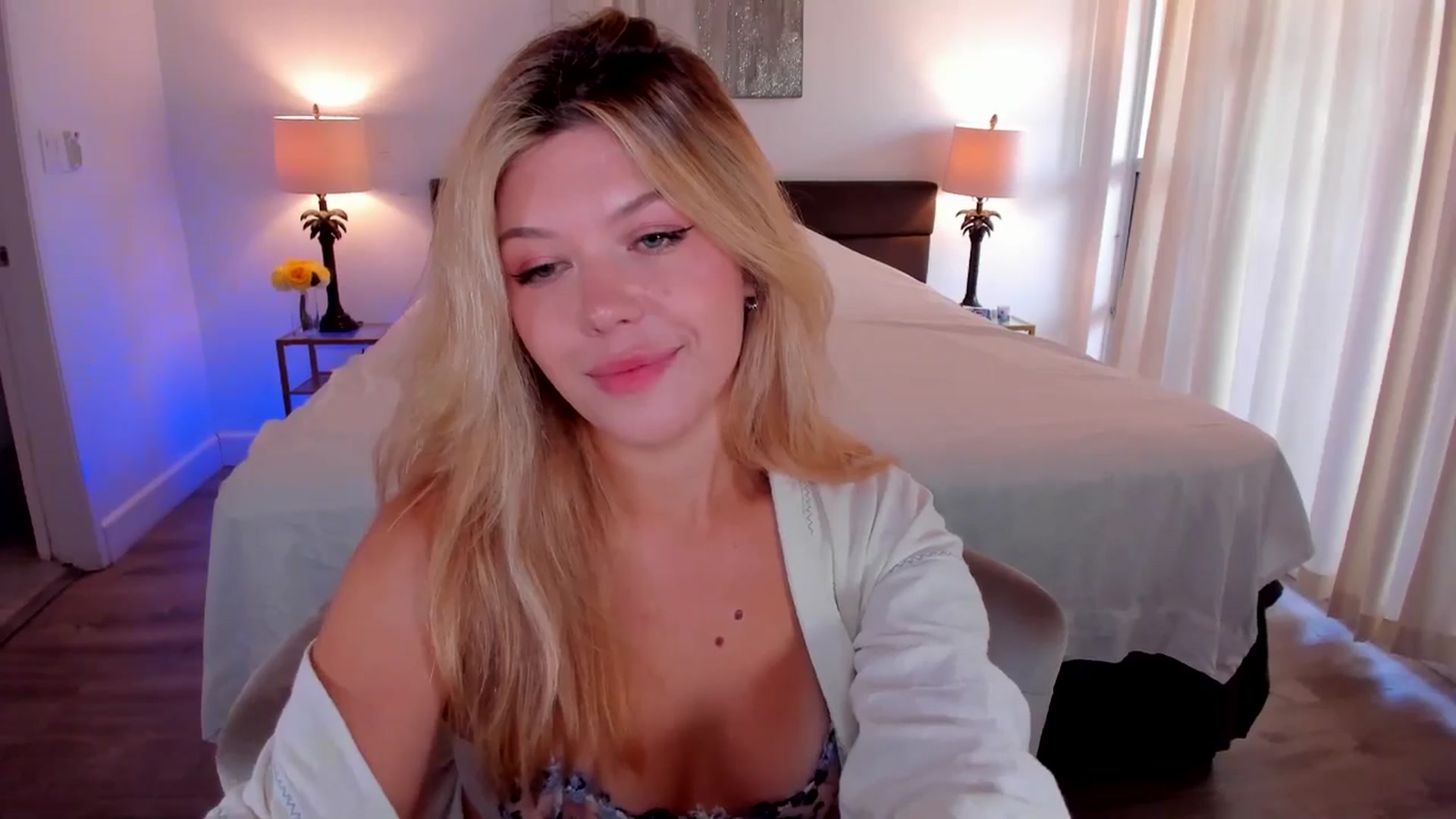 Gallery image thumbnail from Just_Vi's myfreecams stream on, 10/14/2025, 06:01 image 5 of 20