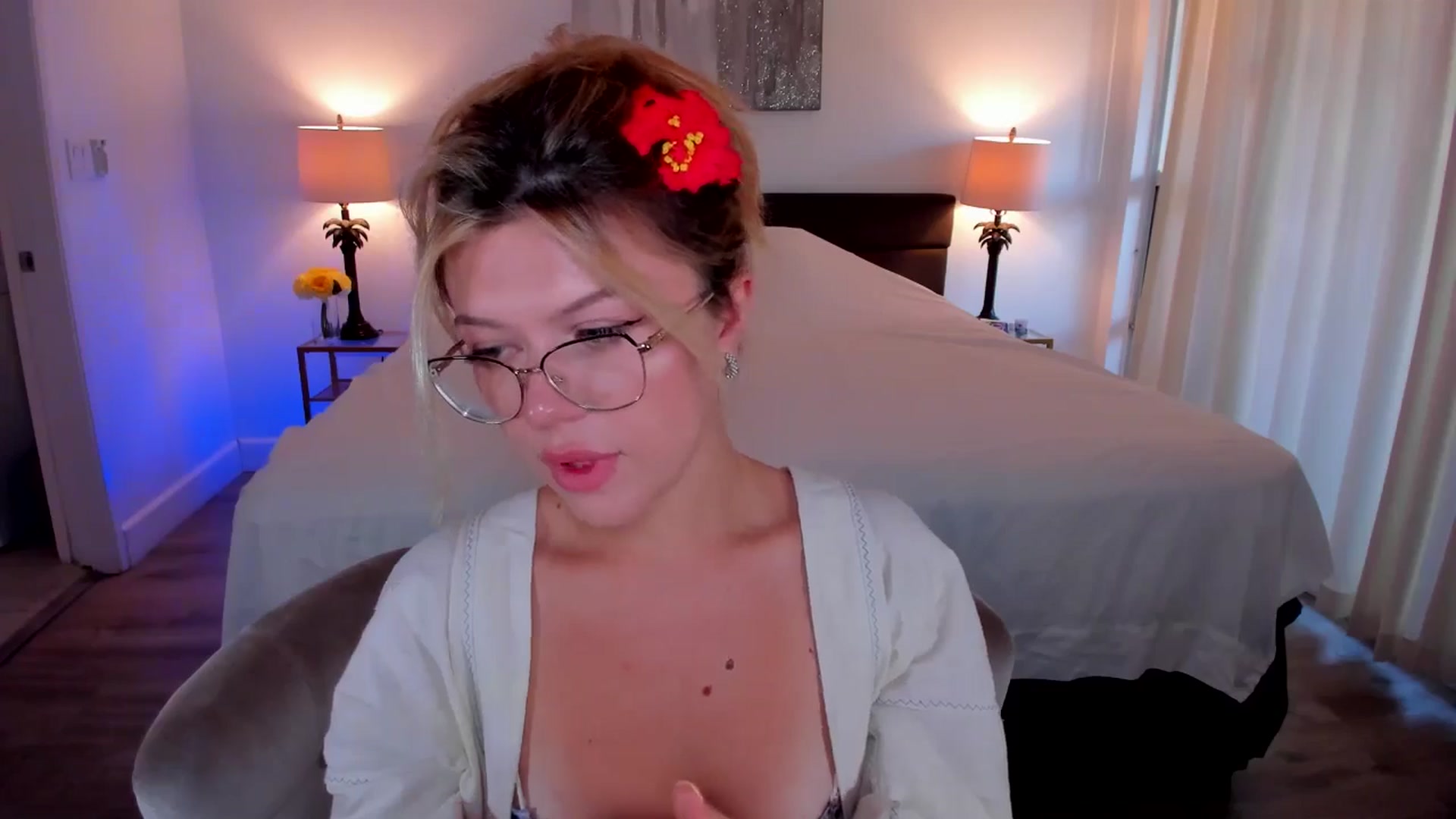 Gallery image thumbnail from Just_Vi's myfreecams stream on, 10/14/2025, 06:01 image 11 of 20
