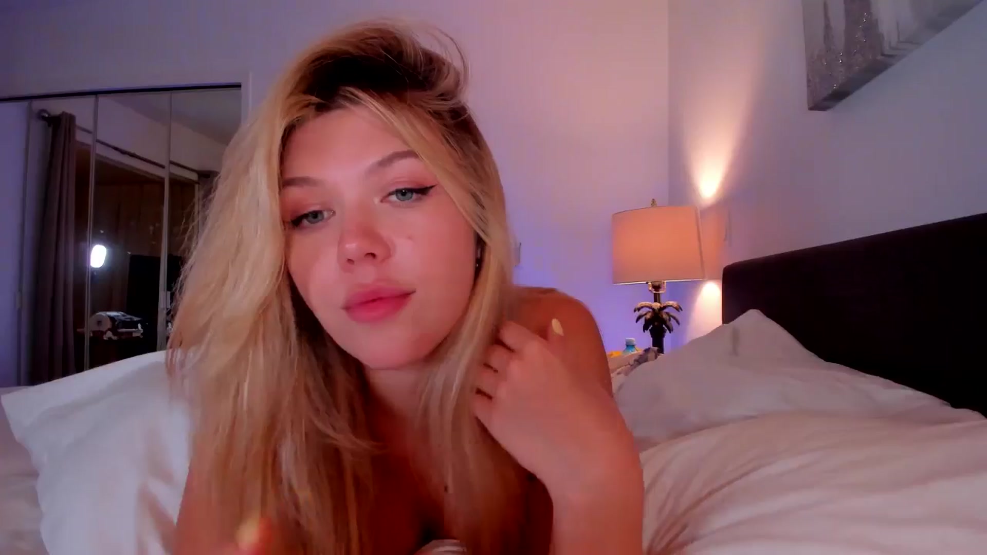 Gallery image thumbnail from Just_Vi's myfreecams stream on, 10/14/2025, 06:23 image 17 of 20