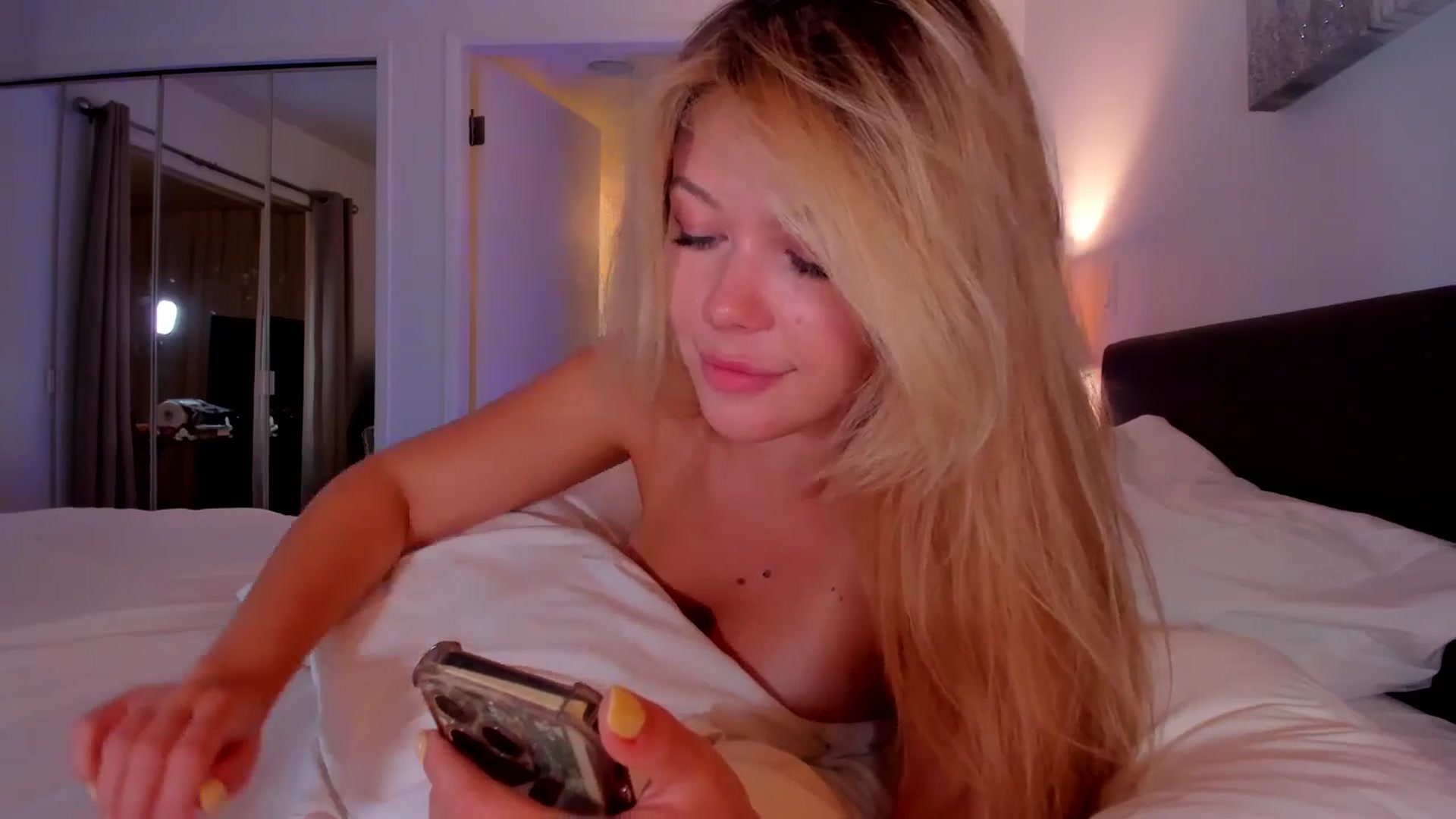 Gallery image thumbnail from Just_Vi's myfreecams stream on, 10/14/2025, 07:16 image 14 of 20