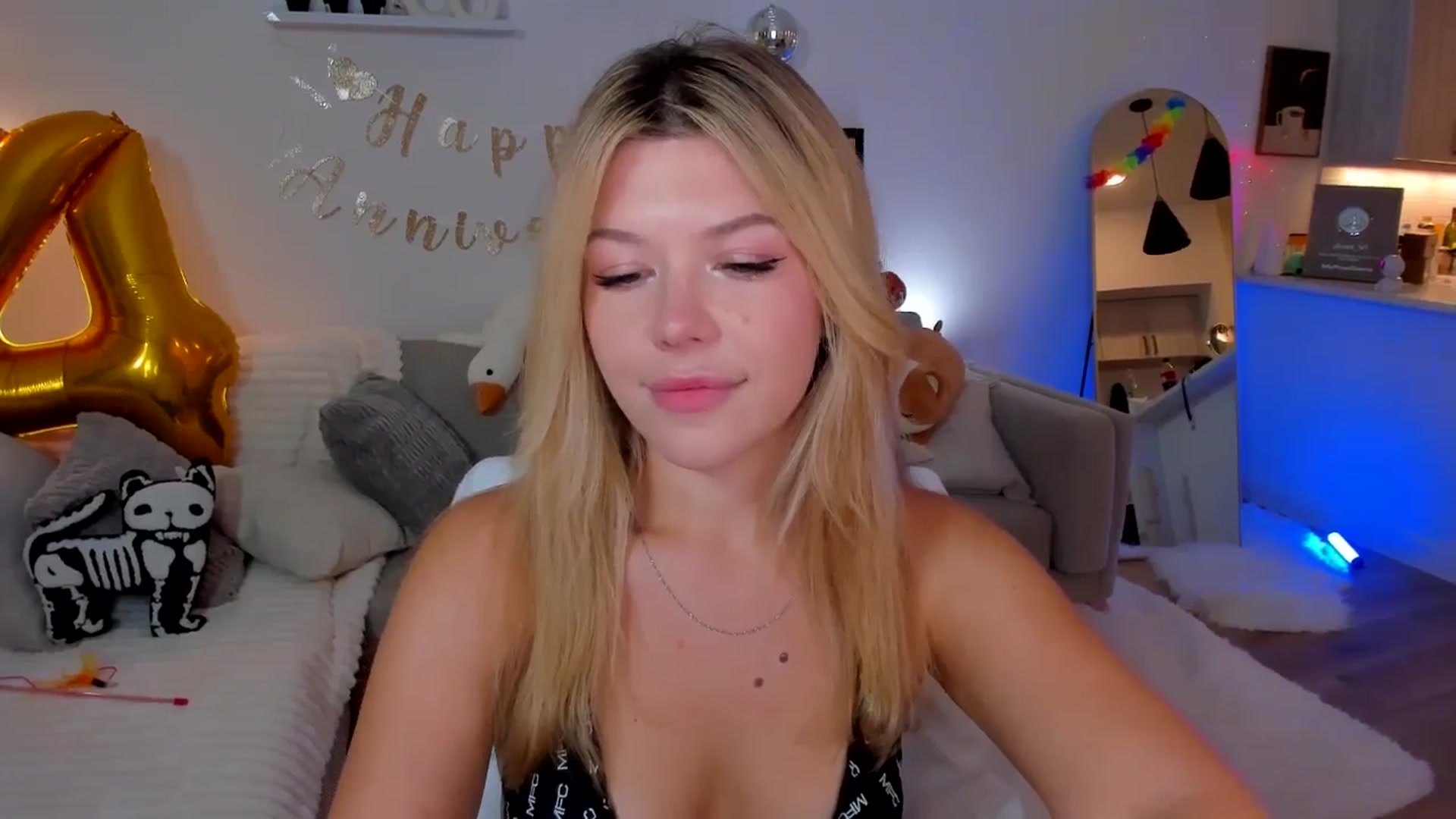 Gallery image thumbnail from Just_Vi's myfreecams stream on, 10/17/2025, 06:03 image 3 of 20