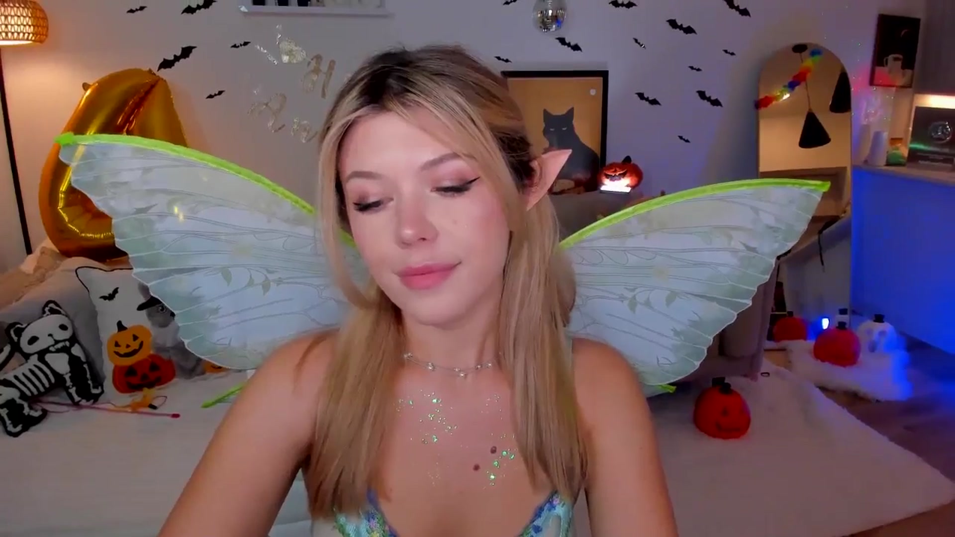Gallery image thumbnail from Just_Vi's myfreecams stream on, 10/18/2025, 03:40 image 11 of 20