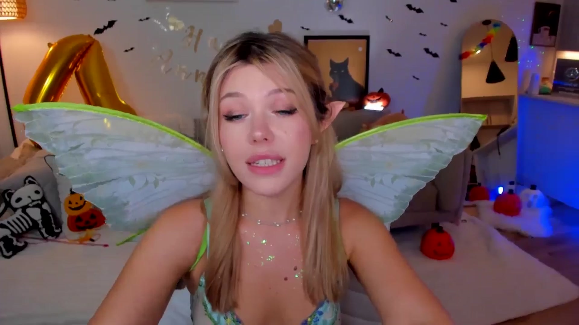 Gallery image thumbnail from Just_Vi's myfreecams stream on, 10/18/2025, 03:40 image 12 of 20
