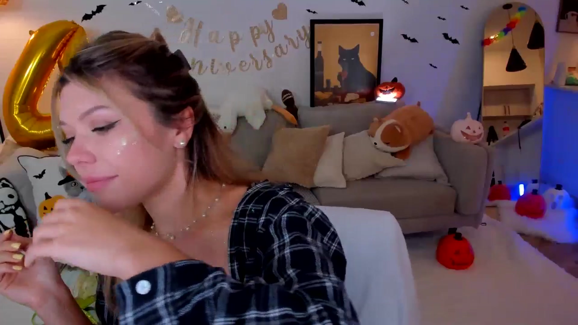 Gallery image thumbnail from Just_Vi's myfreecams stream on, 10/18/2025, 06:02 image 15 of 20