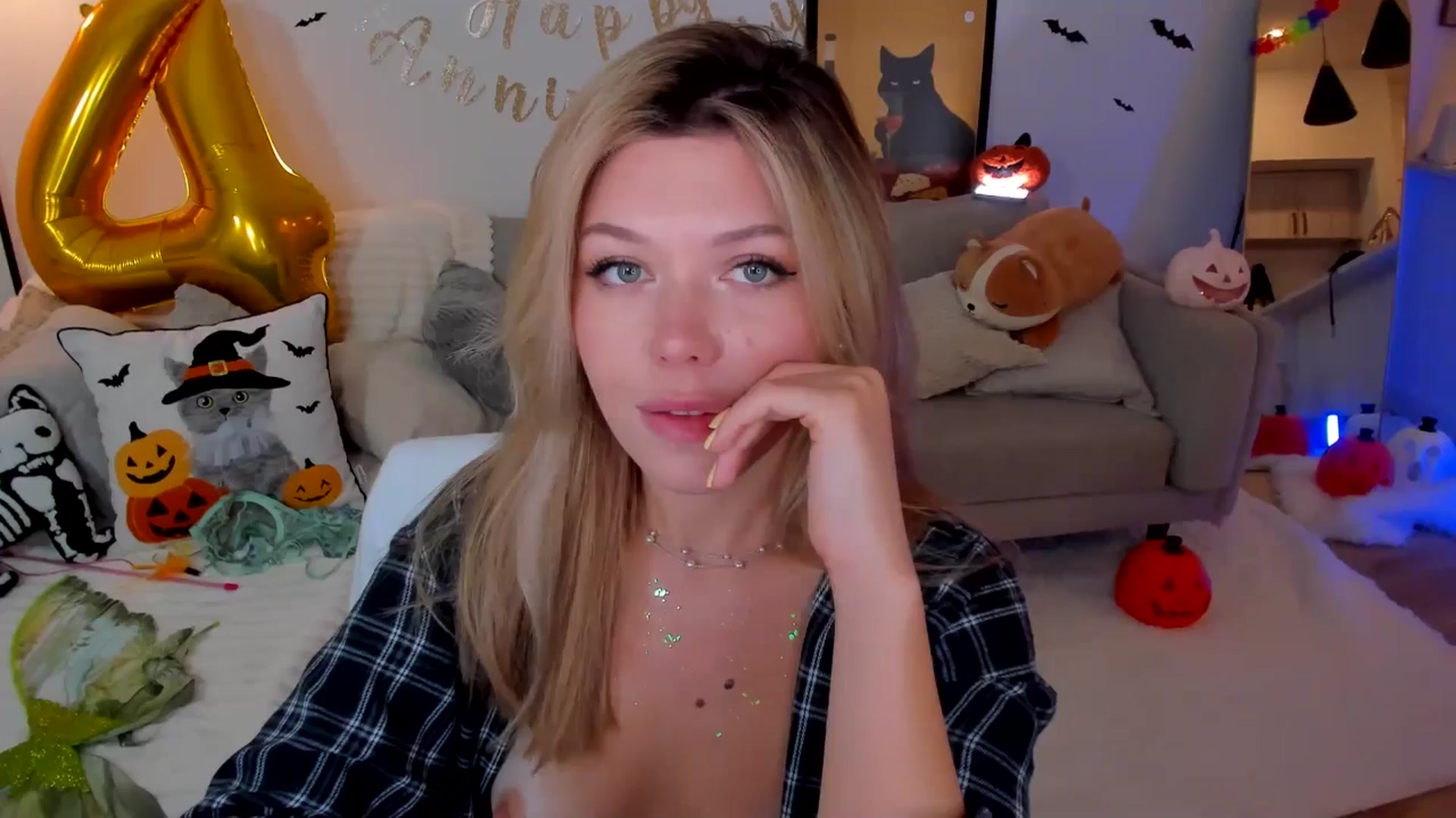 Gallery image thumbnail from Just_Vi's myfreecams stream on, 10/18/2025, 06:02 image 20 of 20