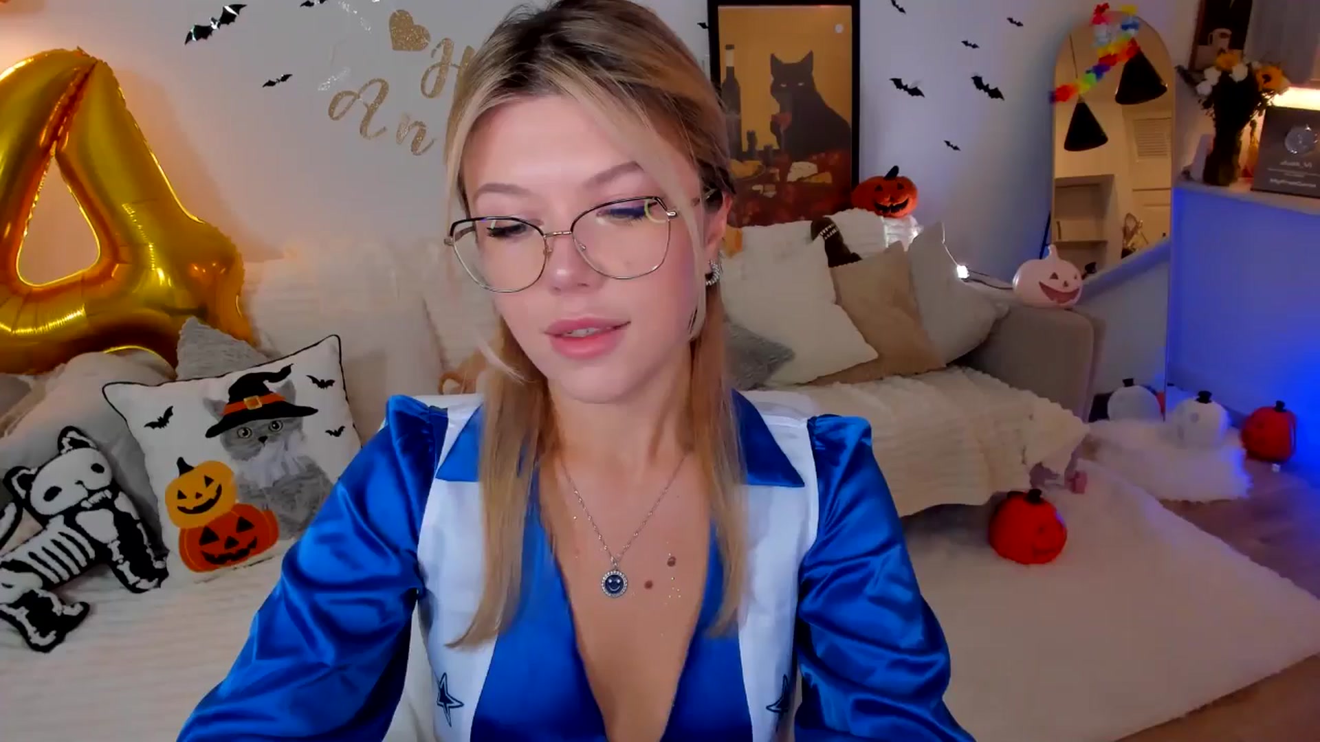 Gallery image thumbnail from Just_Vi's myfreecams stream on, 10/19/2025, 05:22 image 1 of 20