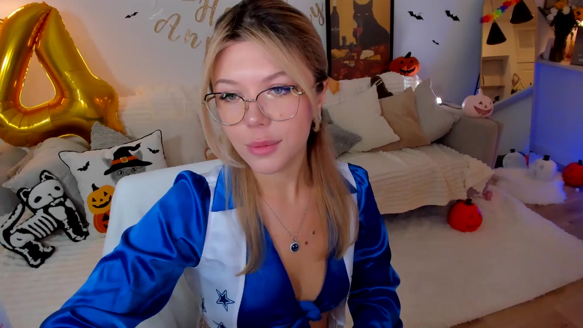 Gallery image thumbnail from Just_Vi's myfreecams stream on, 10/19/2025, 05:22 image 6 of 20