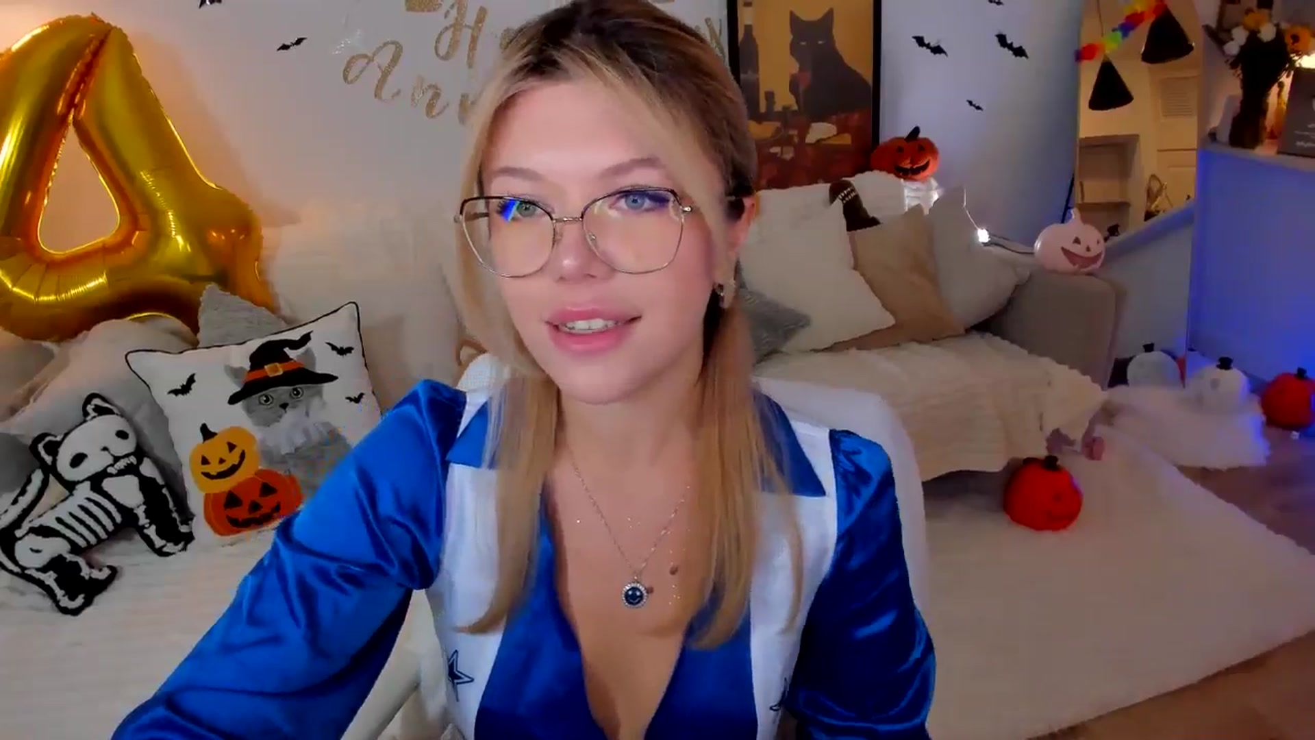 Gallery image thumbnail from Just_Vi's myfreecams stream on, 10/19/2025, 05:22 image 5 of 20