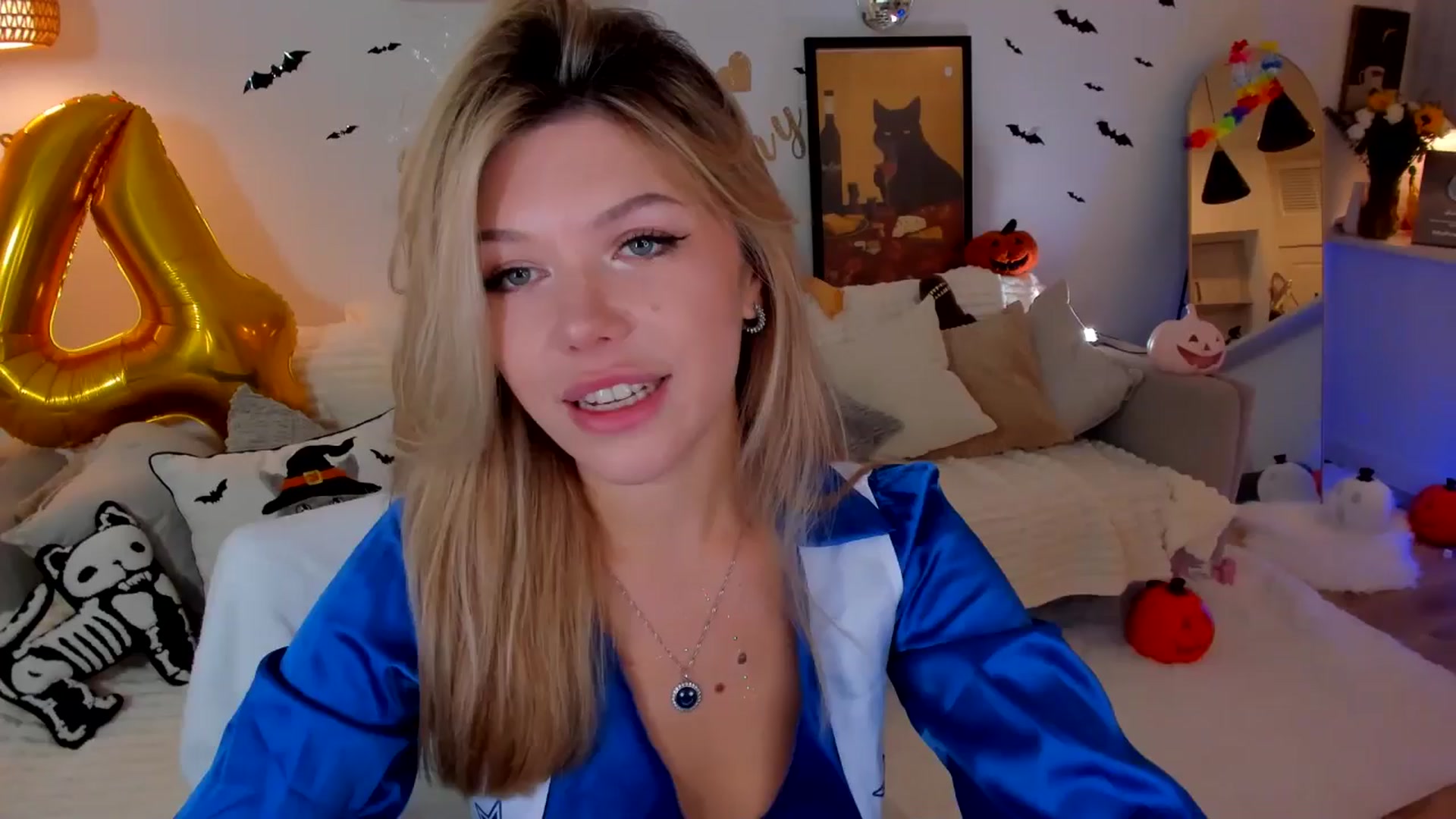 Gallery image thumbnail from Just_Vi's myfreecams stream on, 10/19/2025, 05:22 image 11 of 20