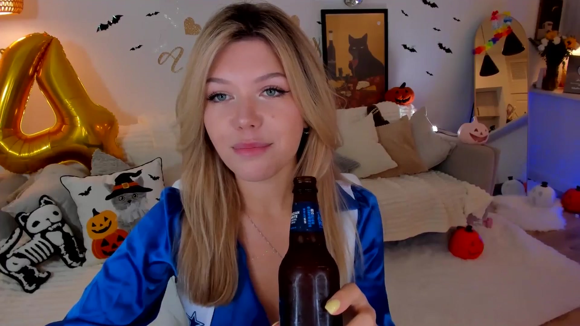 Gallery image thumbnail from Just_Vi's myfreecams stream on, 10/19/2025, 05:22 image 10 of 20