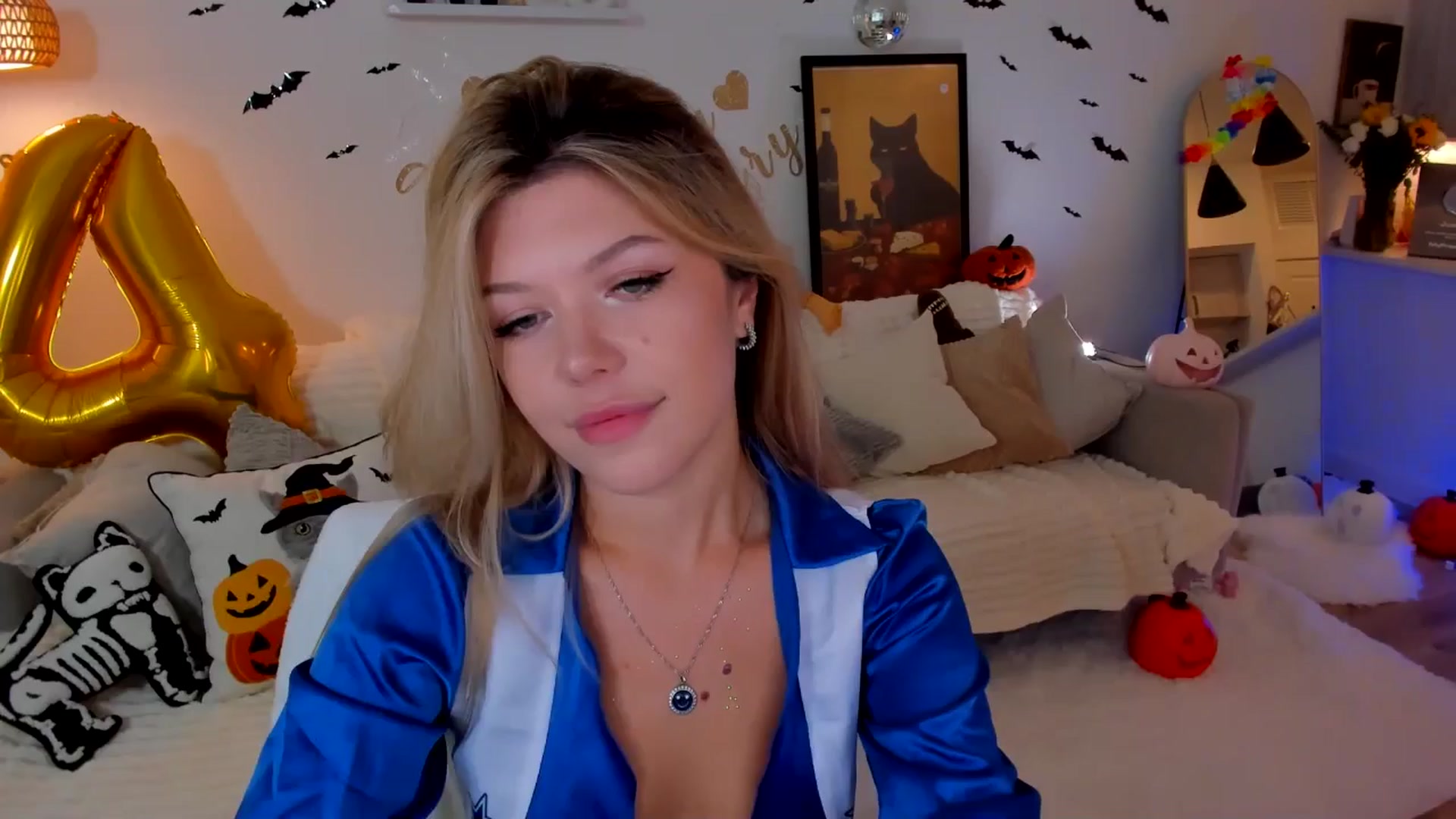 Gallery image thumbnail from Just_Vi's myfreecams stream on, 10/19/2025, 05:22 image 12 of 20