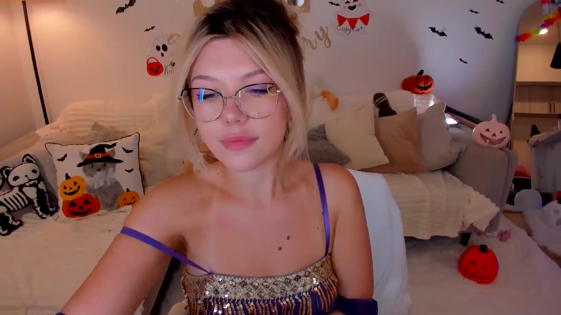 Gallery image thumbnail from Just_Vi's myfreecams stream on, 10/20/2025, 05:42 image 8 of 20