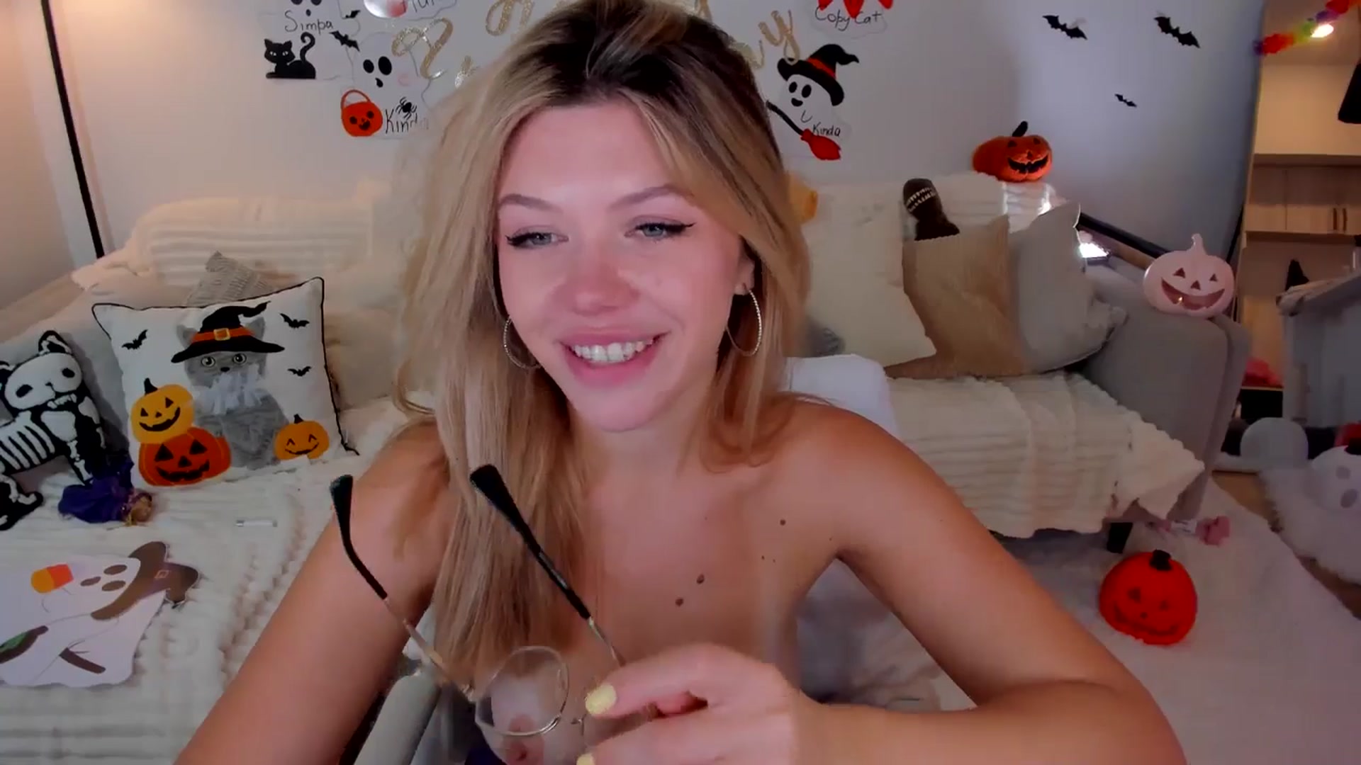 Gallery image thumbnail from Just_Vi's myfreecams stream on, 10/20/2025, 05:42 image 20 of 20