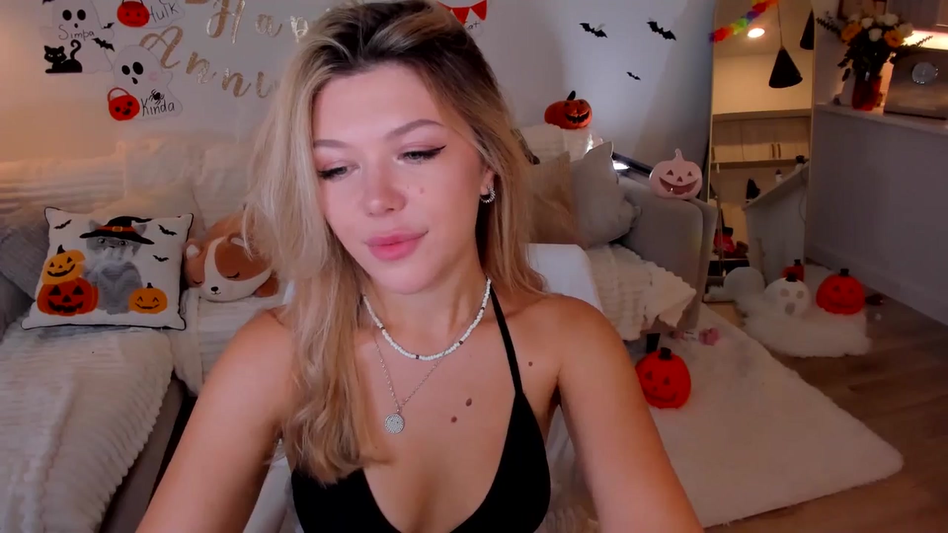 Gallery image thumbnail from Just_Vi's myfreecams stream on, 10/21/2025, 05:02 image 3 of 20