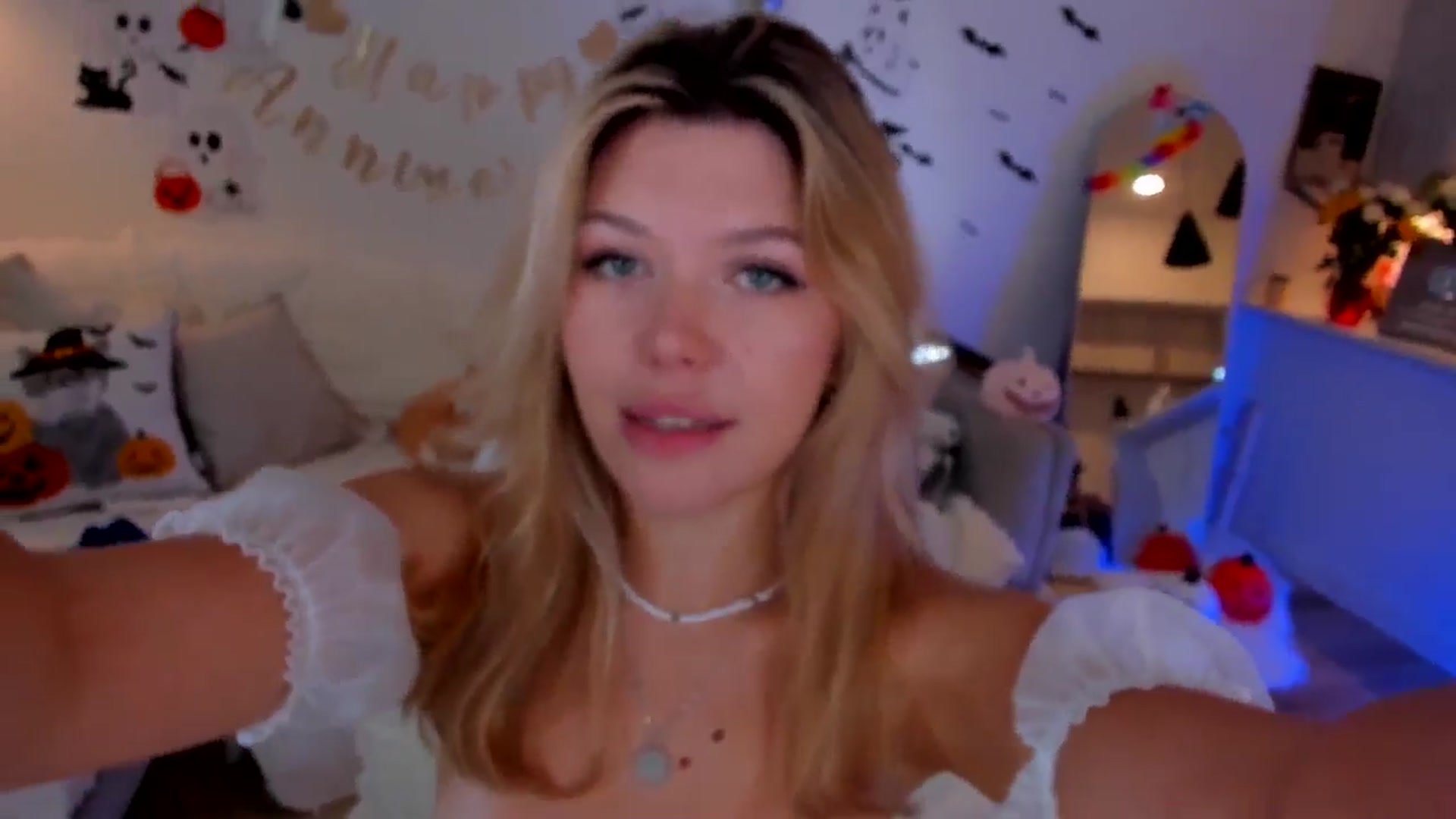 Gallery image thumbnail from Just_Vi's myfreecams stream on, 10/24/2025, 06:19 image 3 of 20