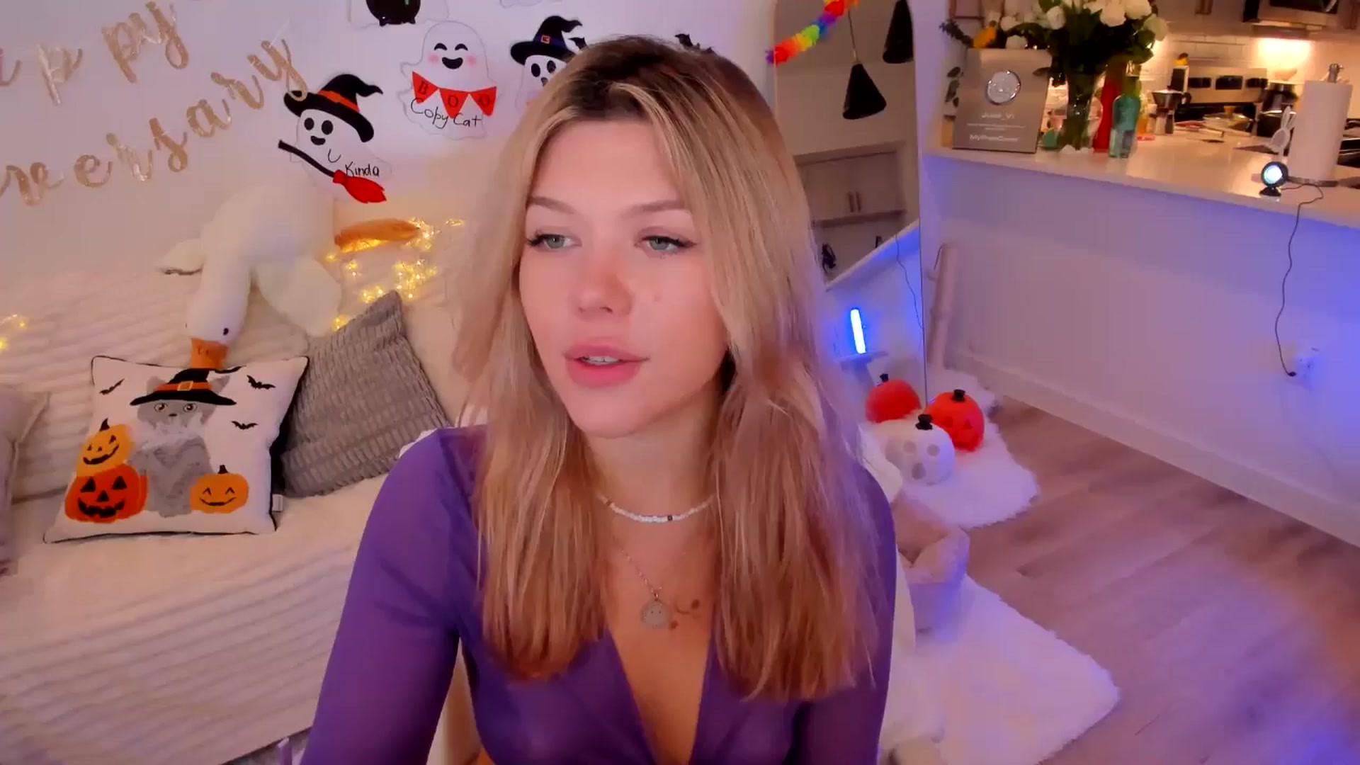 Gallery image thumbnail from Just_Vi's myfreecams stream on, 10/26/2025, 02:48 image 8 of 20