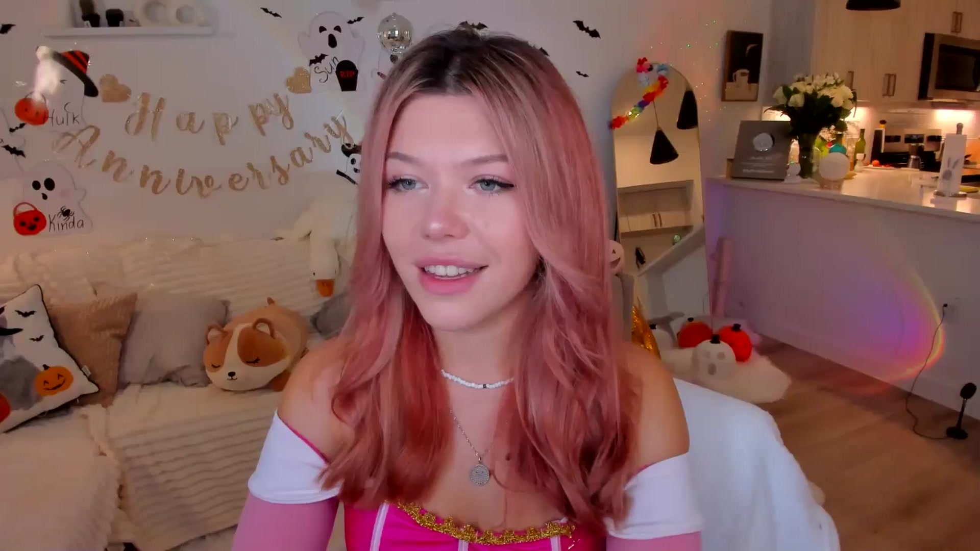Gallery image thumbnail from Just_Vi's myfreecams stream on, 10/28/2025, 24:51 image 18 of 20