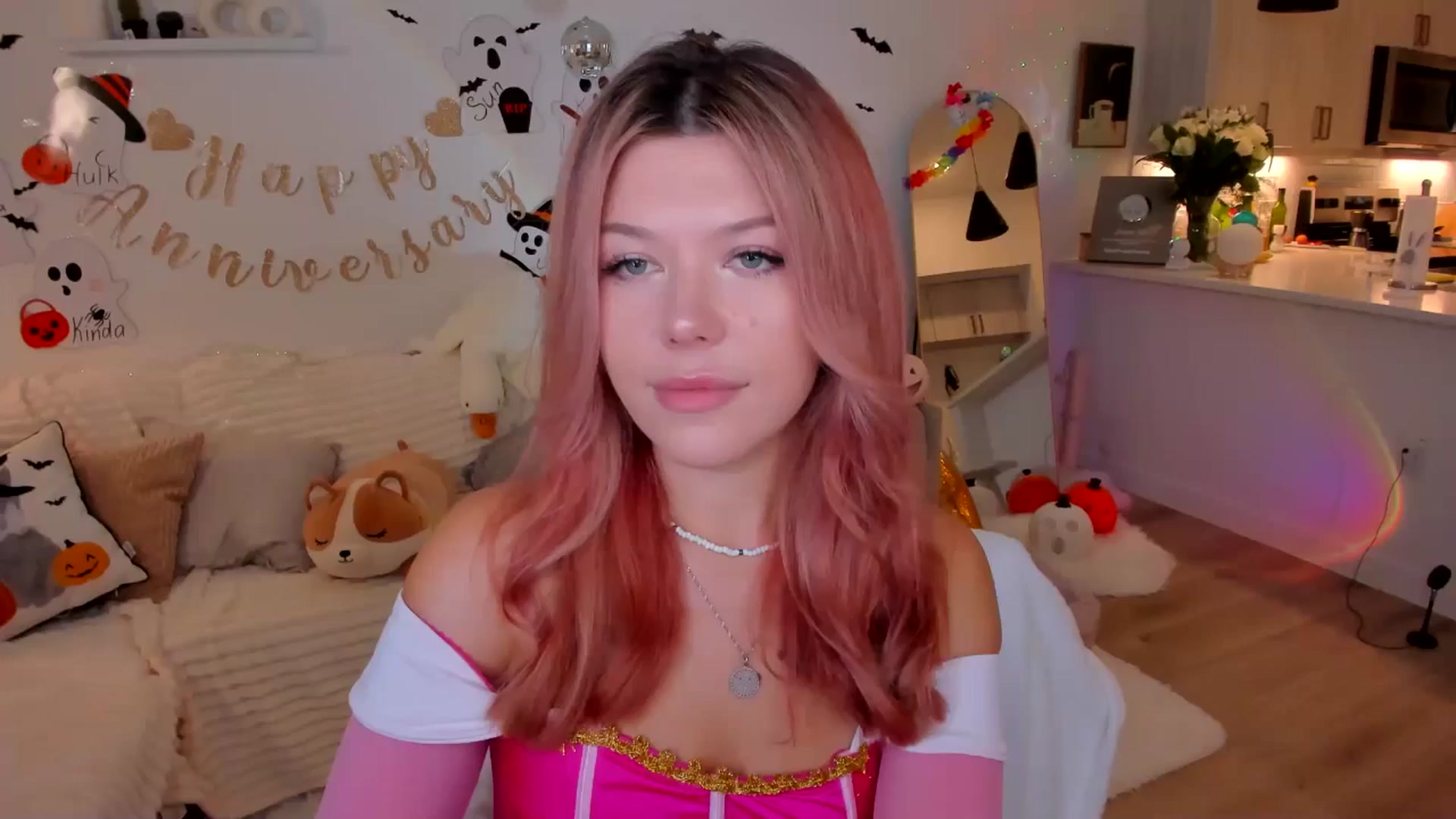 Gallery image thumbnail from Just_Vi's myfreecams stream on, 10/28/2025, 24:51 image 13 of 20