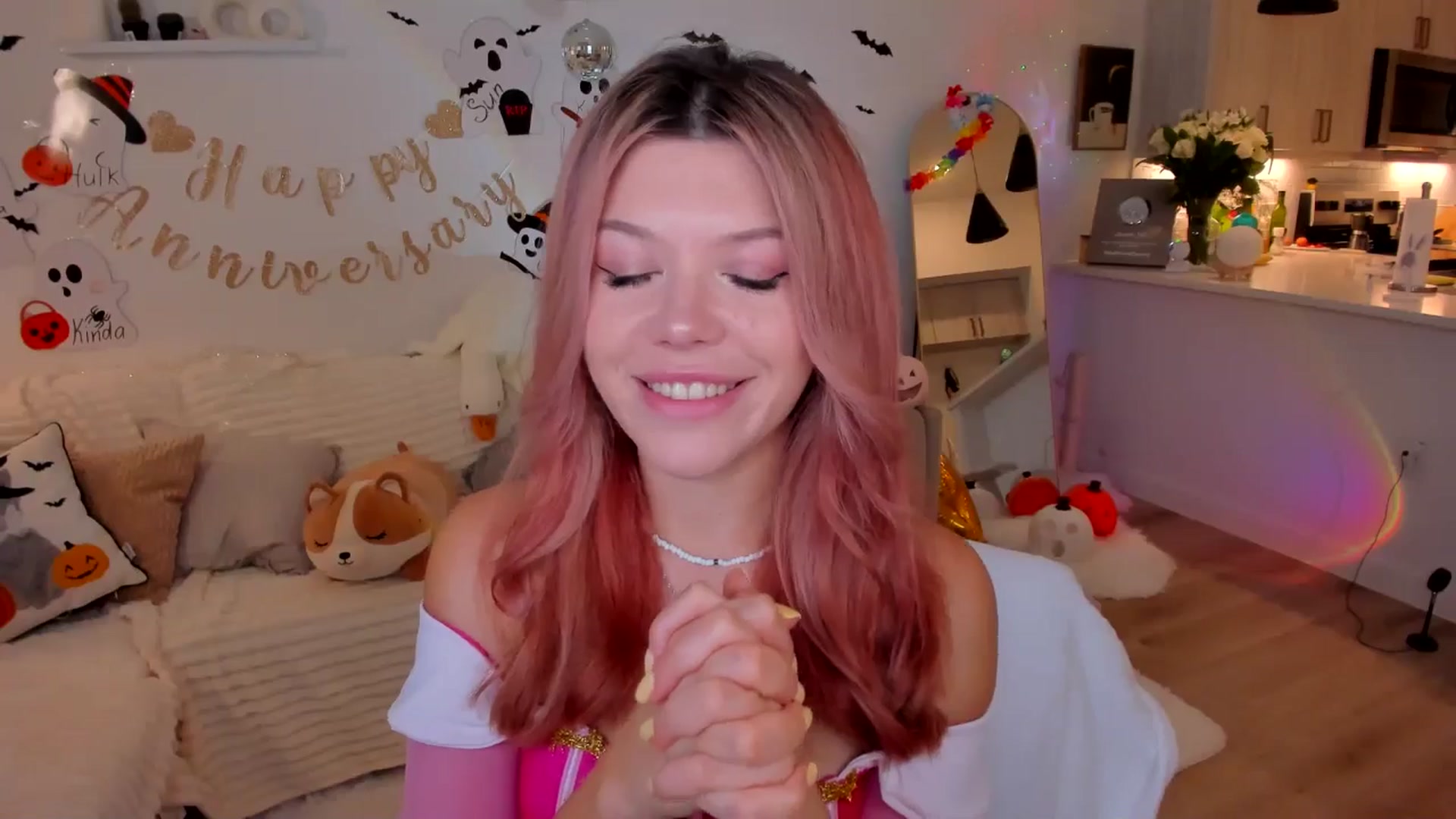 Gallery image thumbnail from Just_Vi's myfreecams stream on, 10/28/2025, 24:51 image 10 of 20